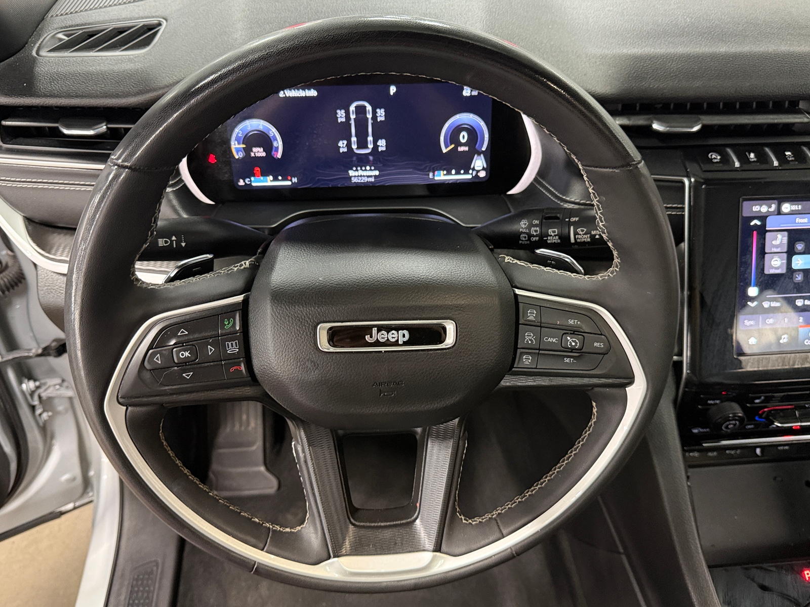 Thumbnail: 2023 Jeep Grand Cherokee L - 4