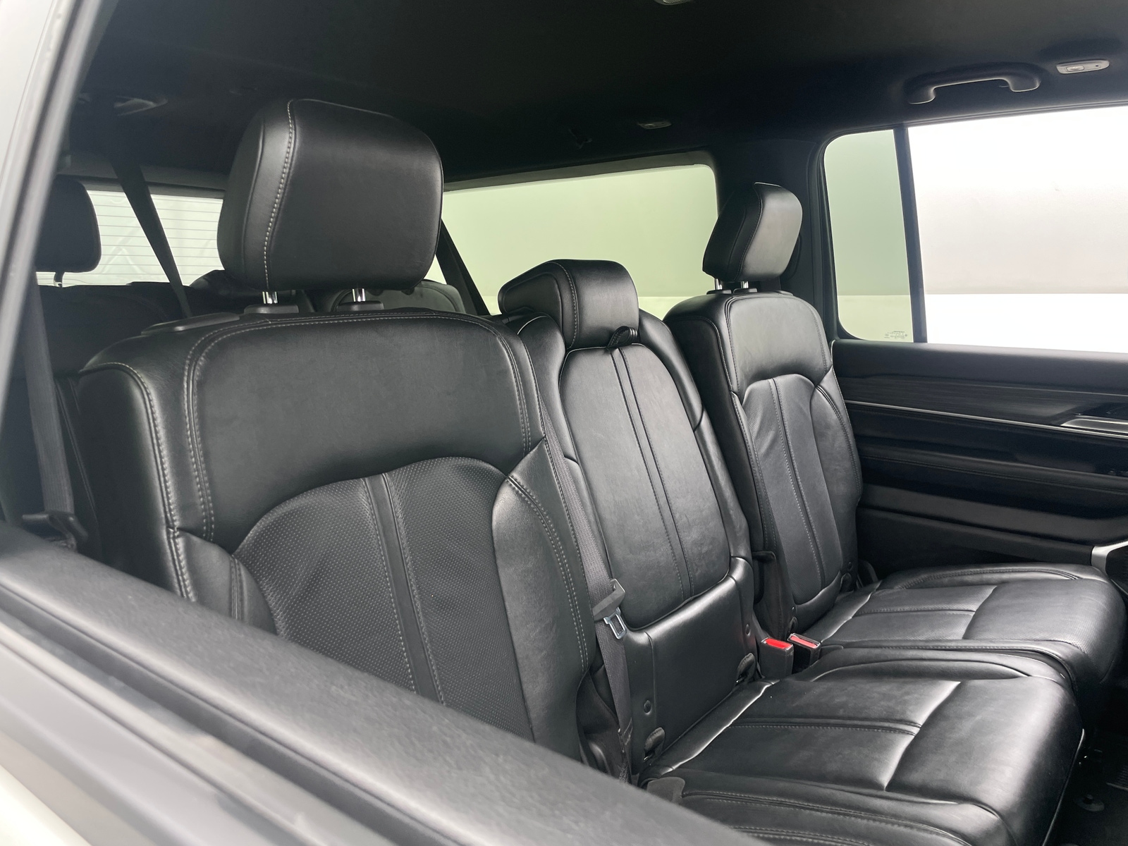 Thumbnail: 2023 Jeep Wagoneer - 5
