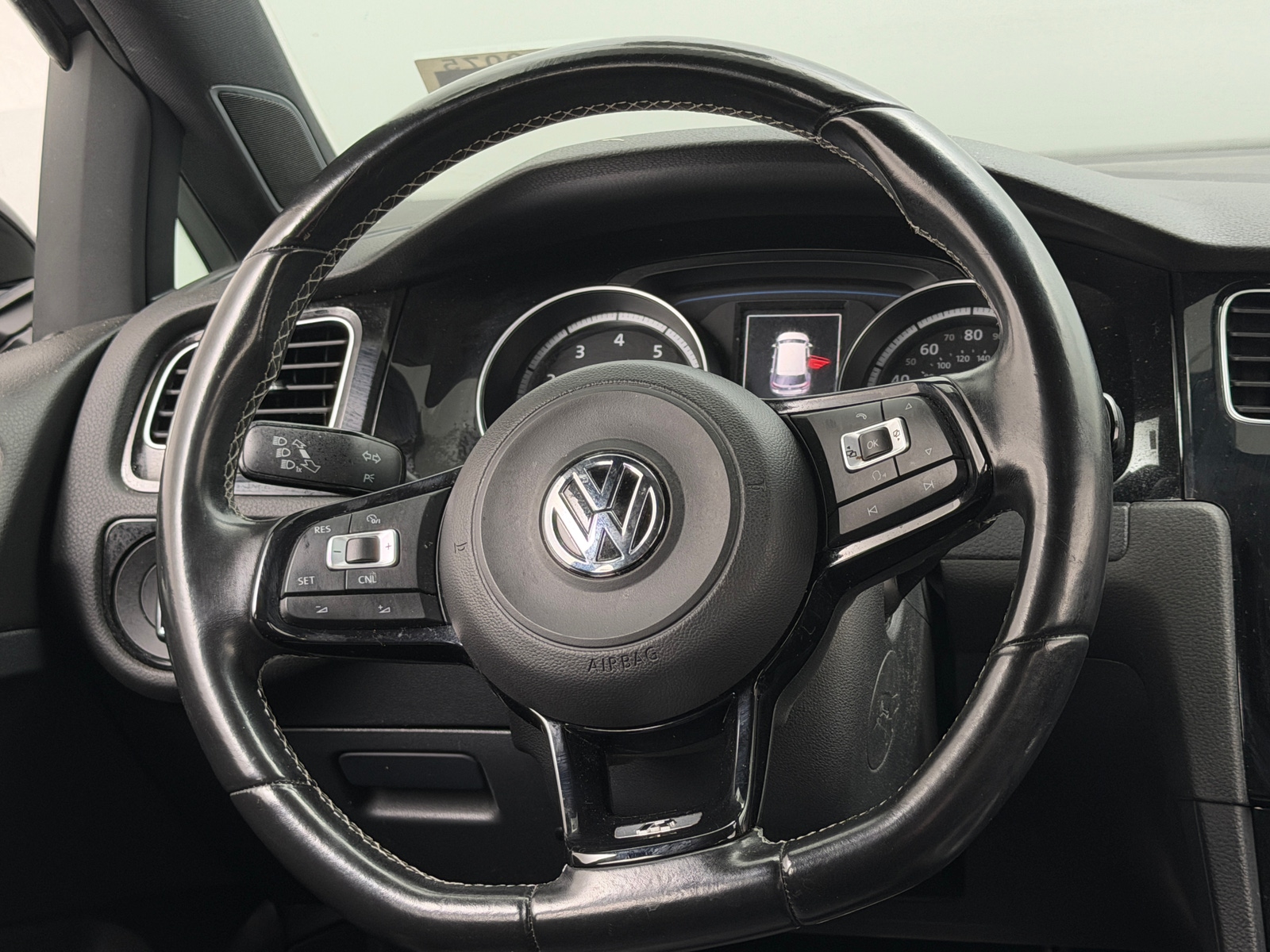 Thumbnail: 2016 Volkswagen Golf - 4