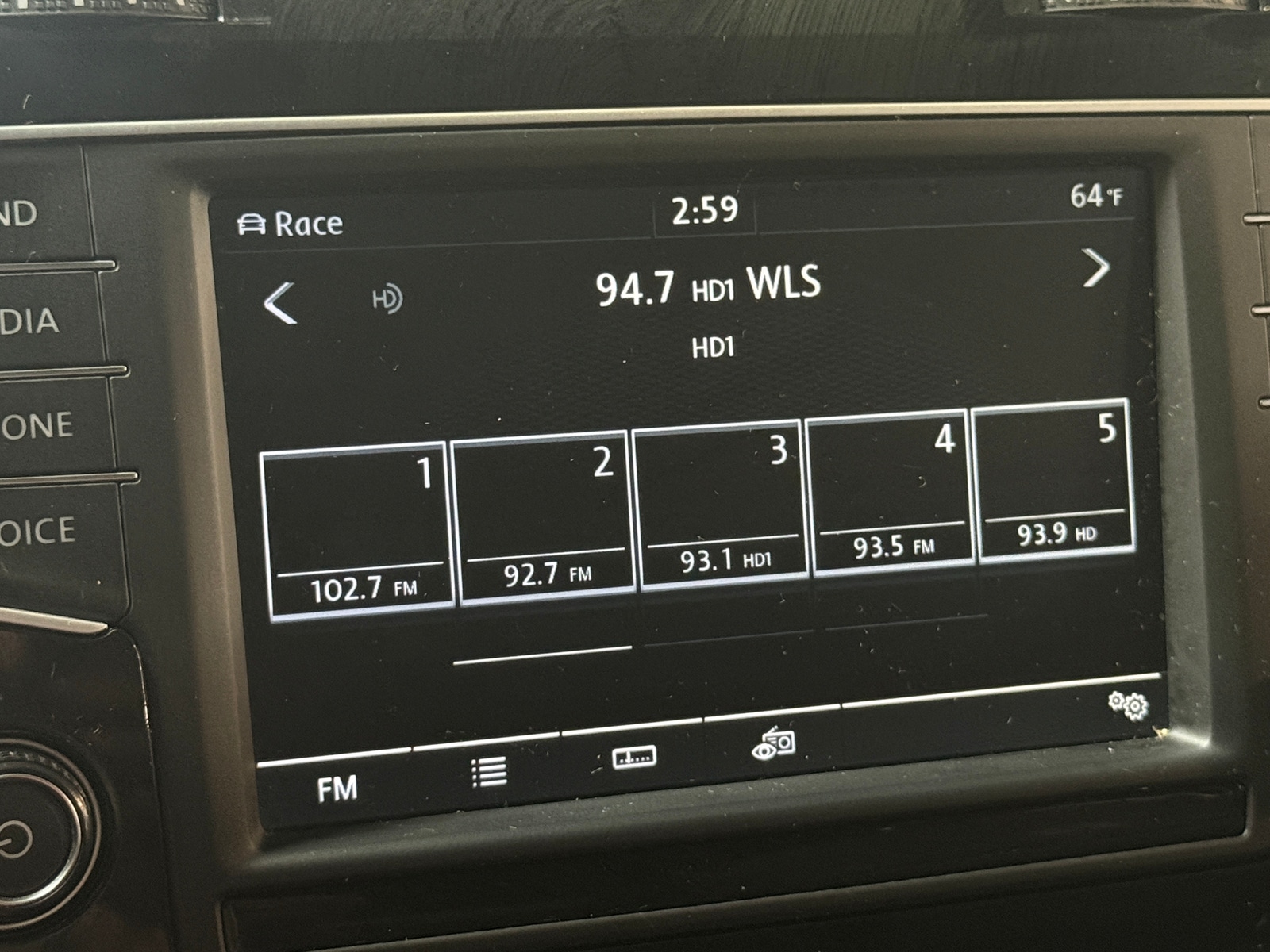 Thumbnail: 2016 Volkswagen Golf - 3