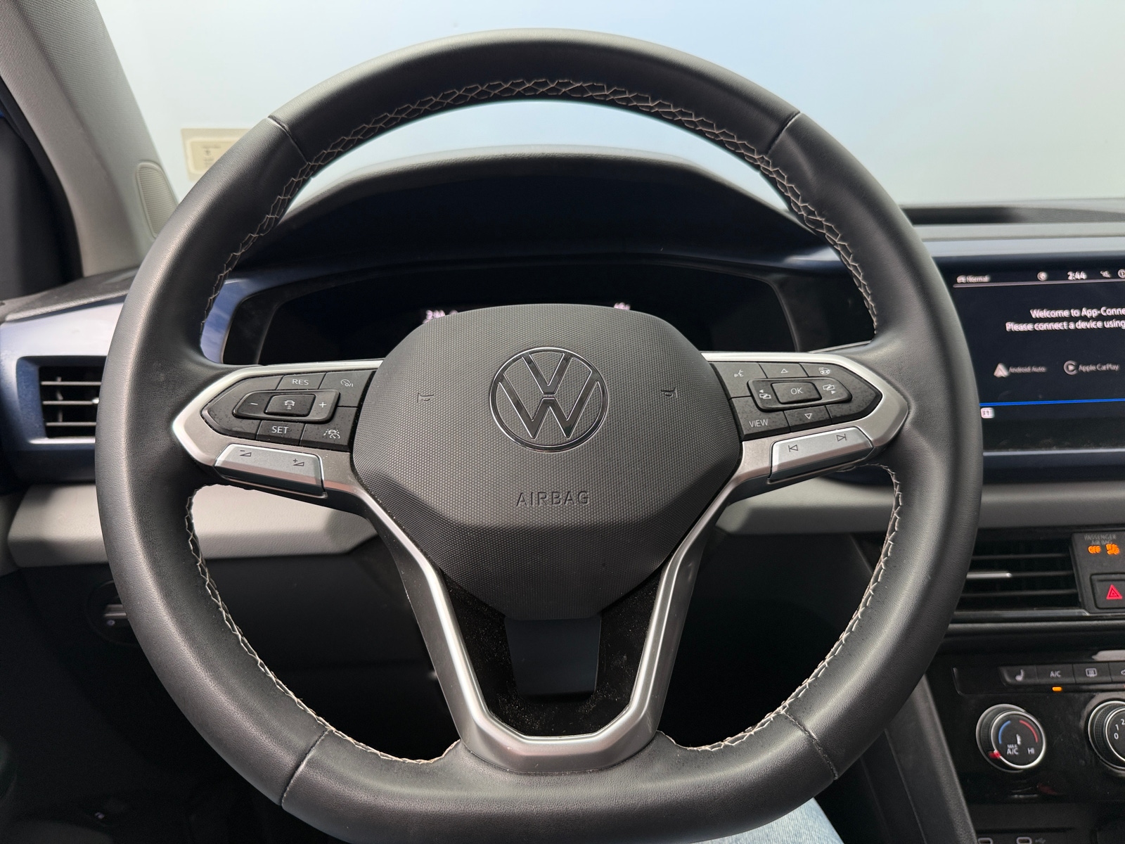 Thumbnail: 2023 Volkswagen Taos - 4