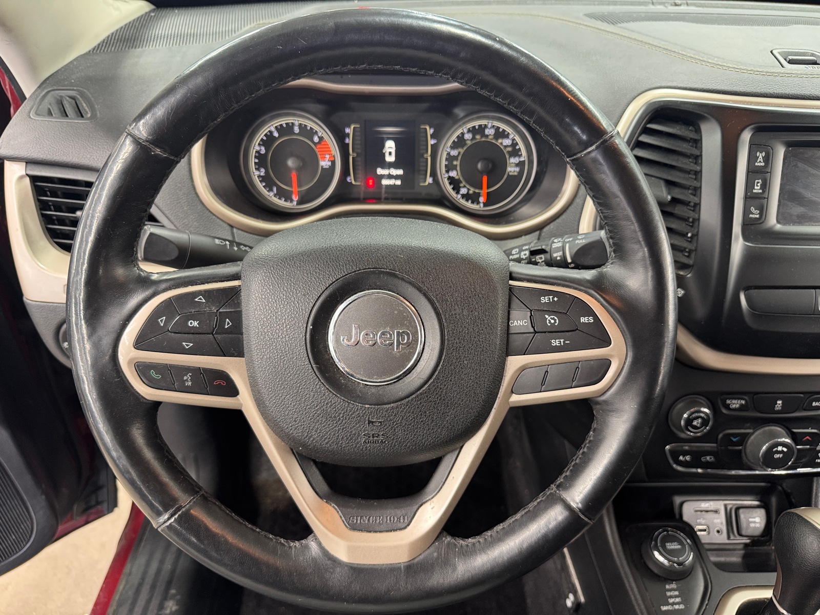 Thumbnail: 2017 Jeep Cherokee - 5
