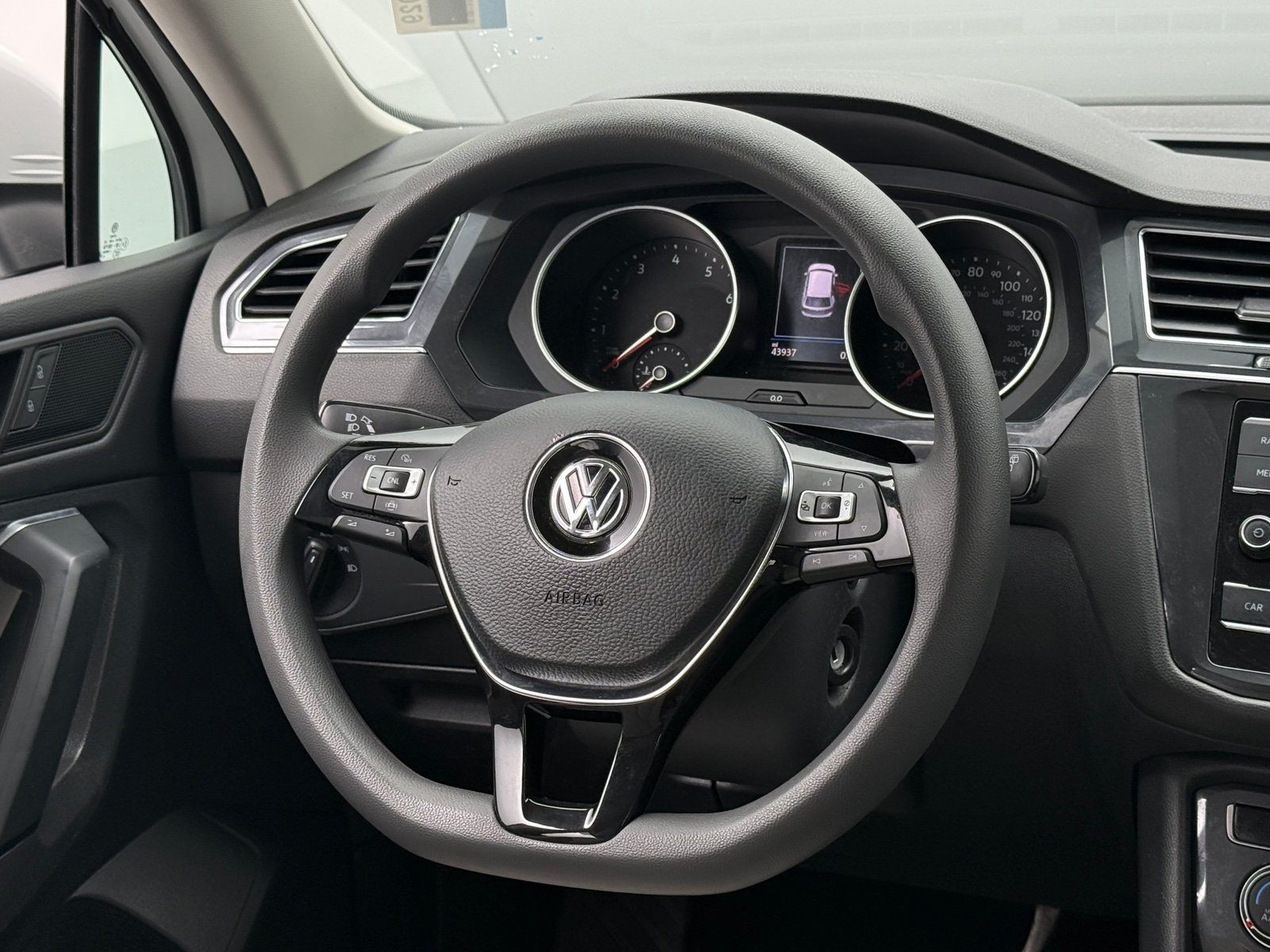 Thumbnail: 2019 Volkswagen Tiguan - 5