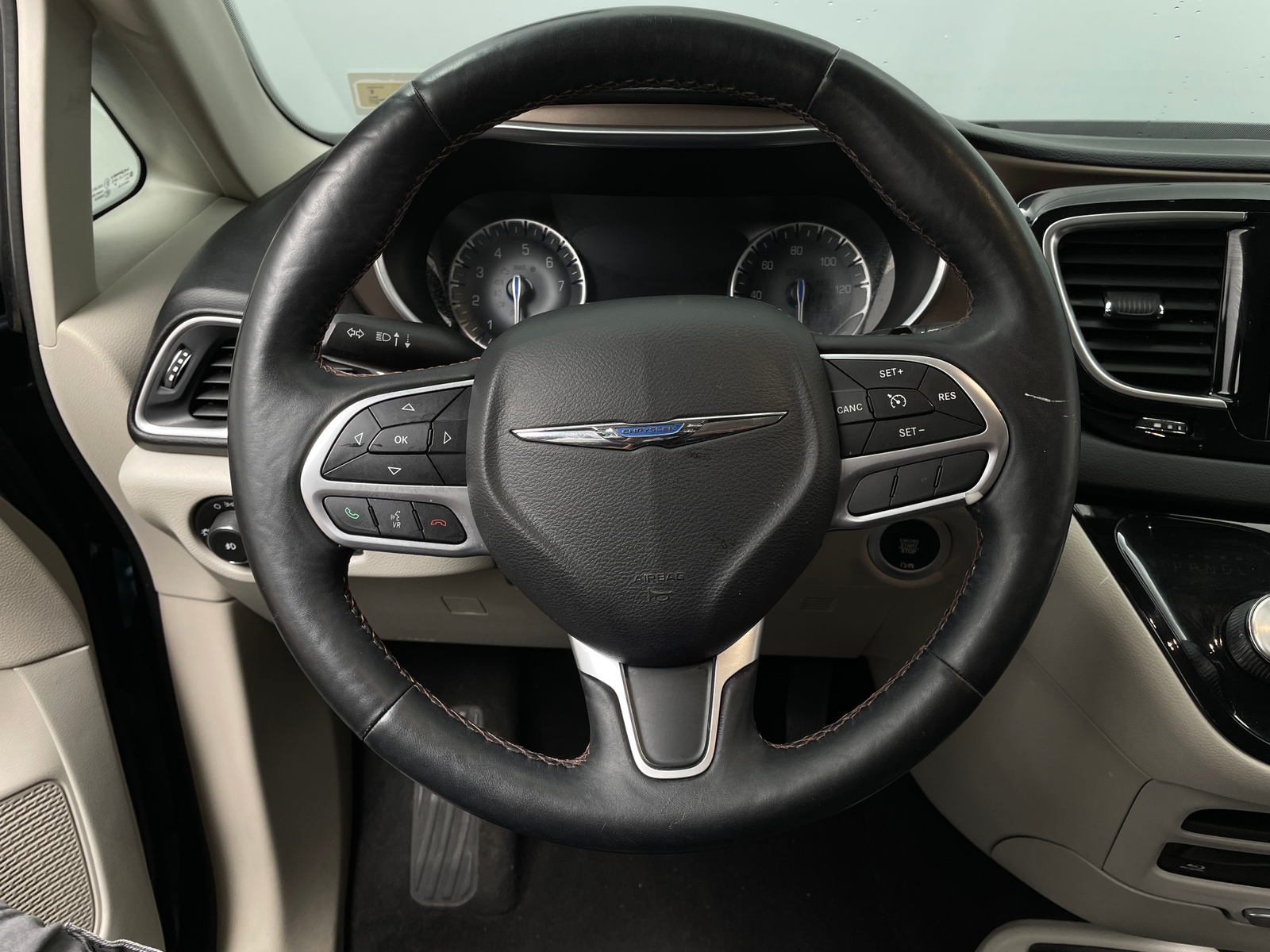 Thumbnail: 2017 Chrysler Pacifica - 4