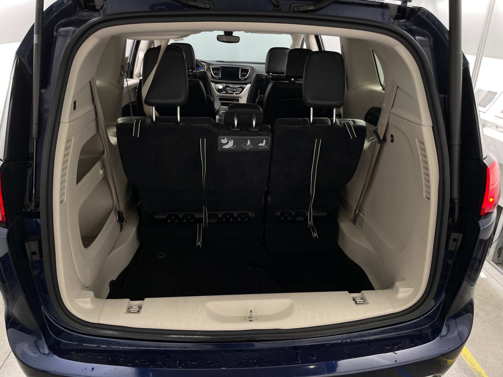 Thumbnail: 2017 Chrysler Pacifica - 6