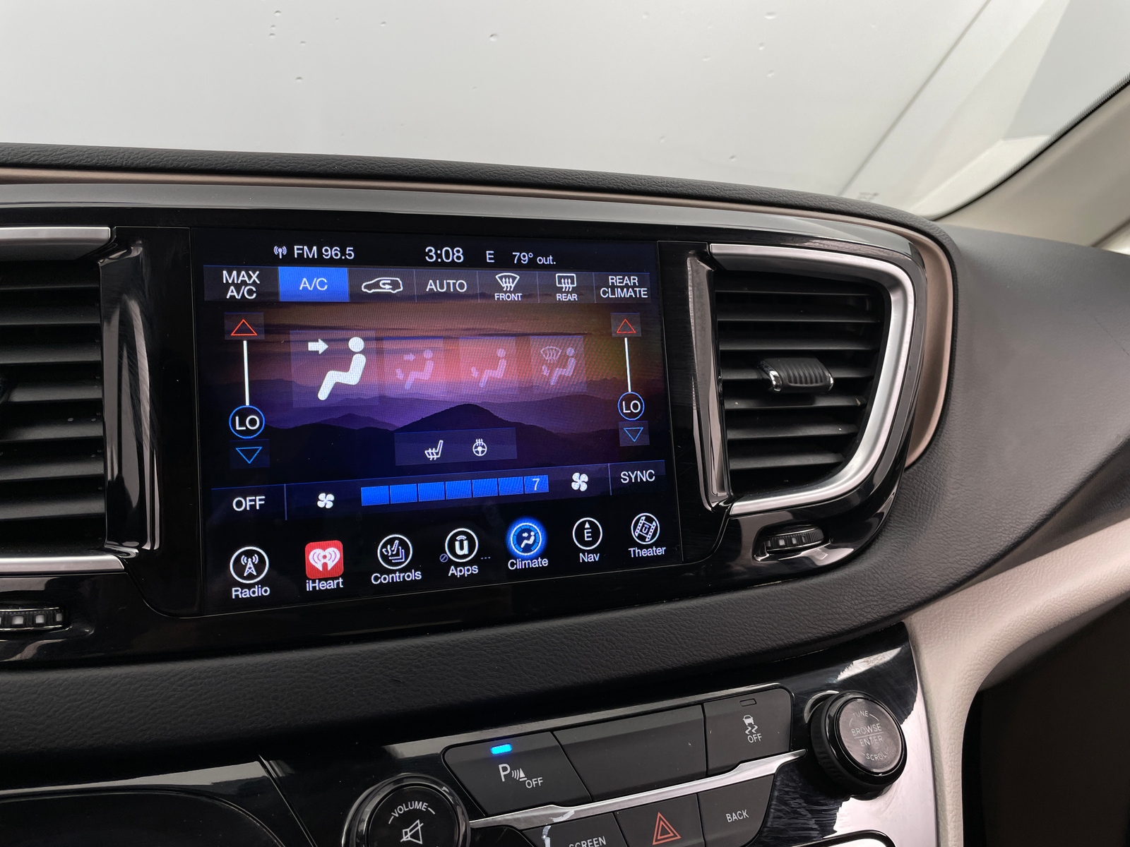 Thumbnail: 2017 Chrysler Pacifica - 3