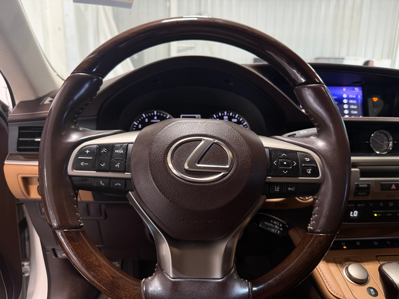 Thumbnail: 2018 Lexus ES - 4