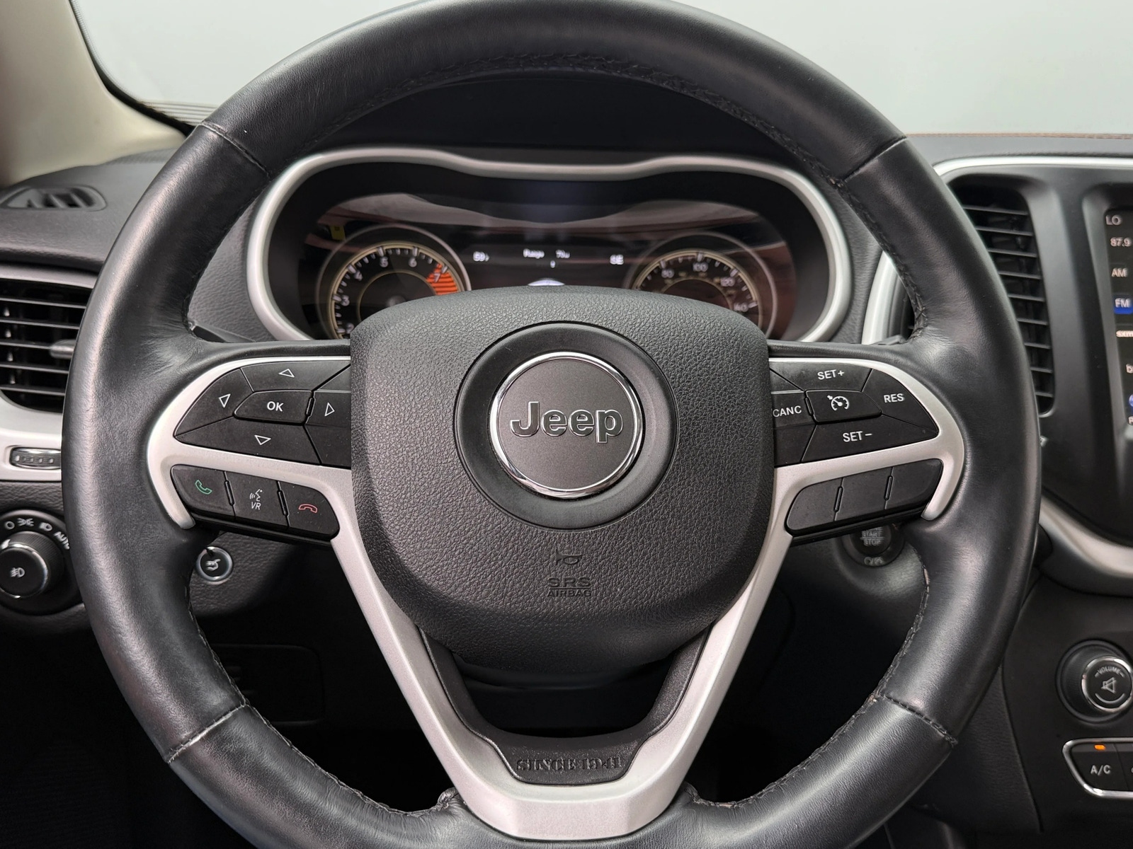 Thumbnail: 2017 Jeep Cherokee - 4