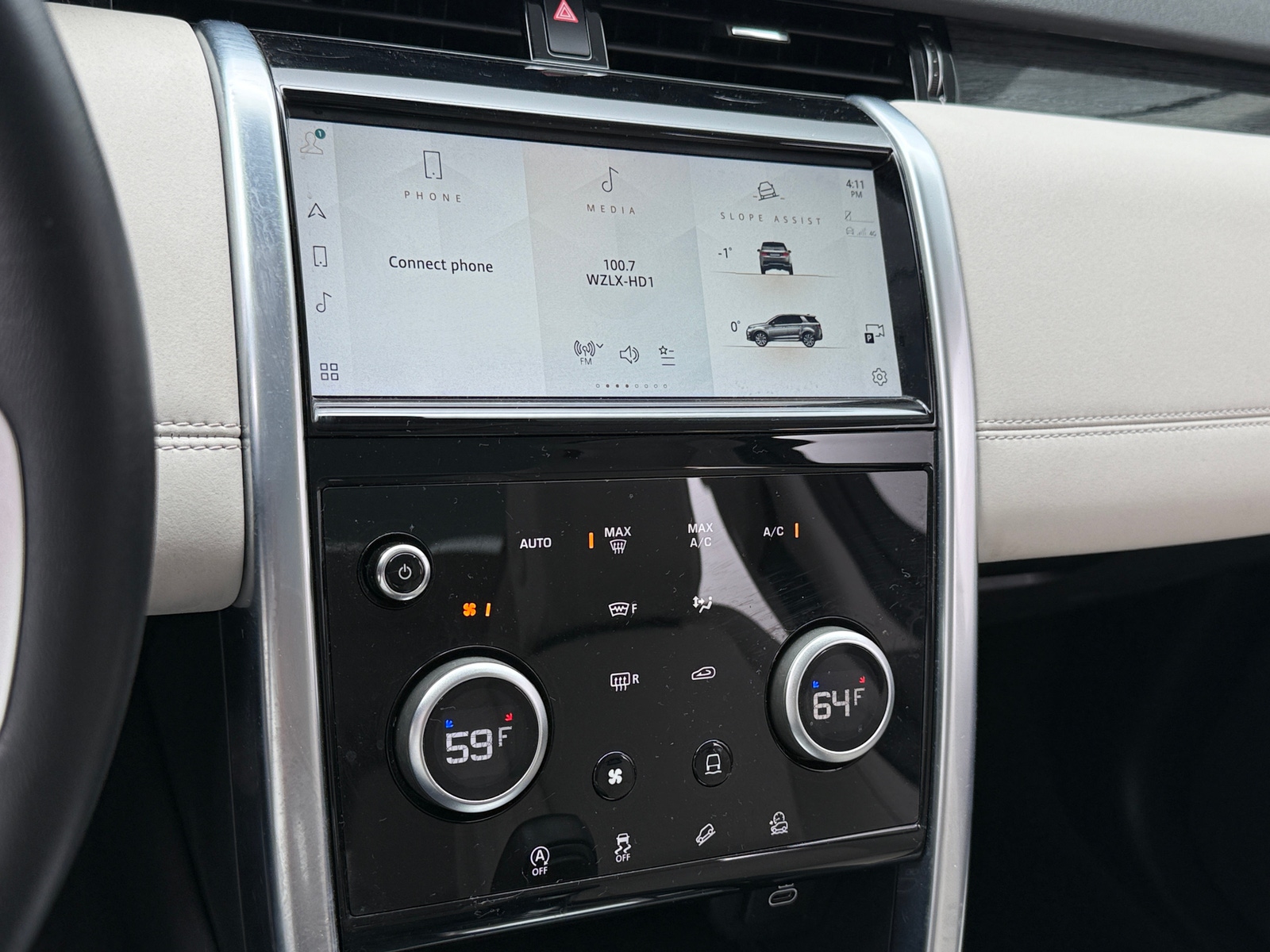 Thumbnail: 2023 Land Rover Discovery Sport - 3