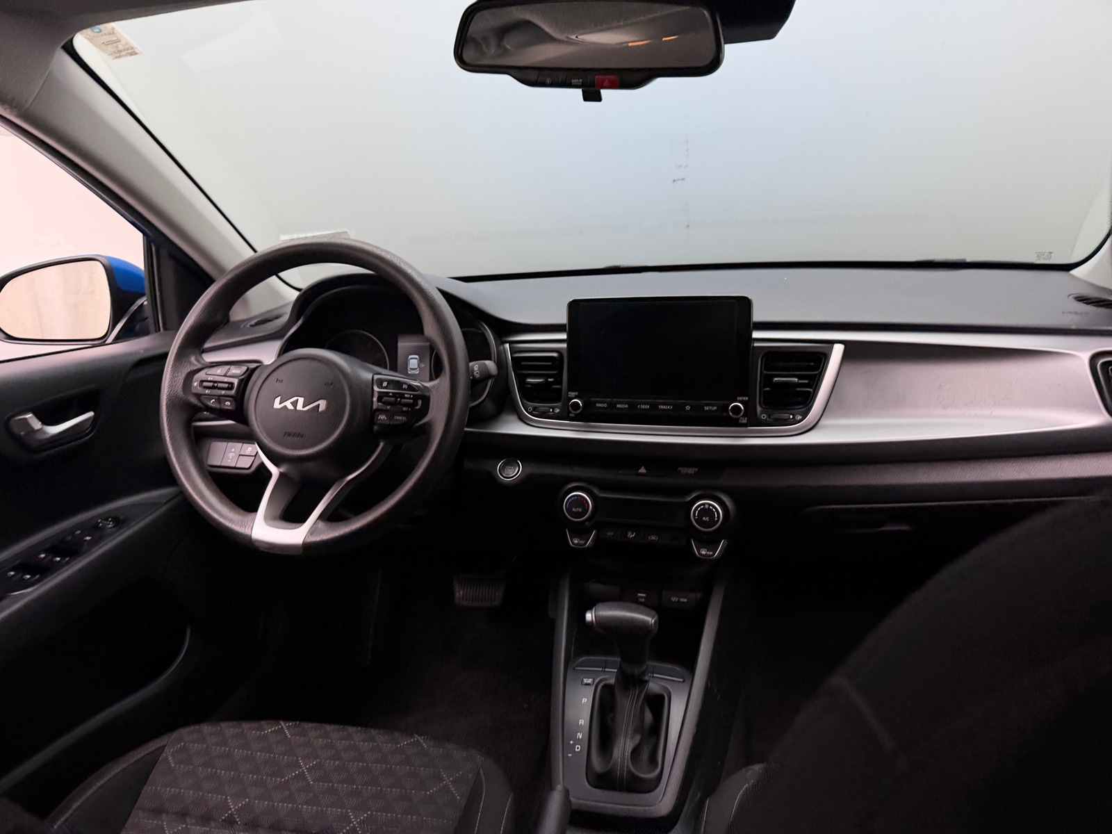 Thumbnail: 2023 Kia Rio - 3