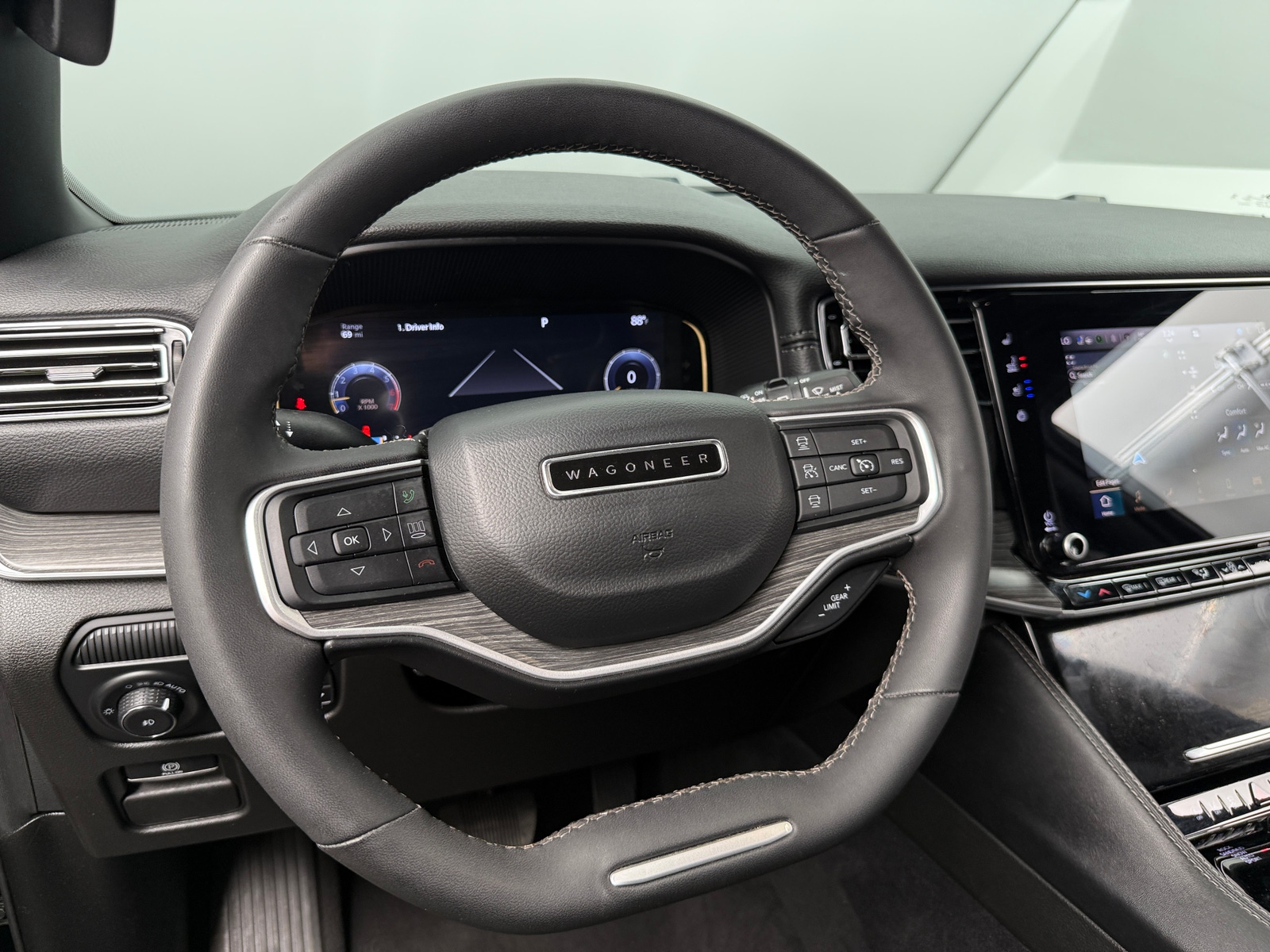 Thumbnail: 2023 Jeep Wagoneer - 4
