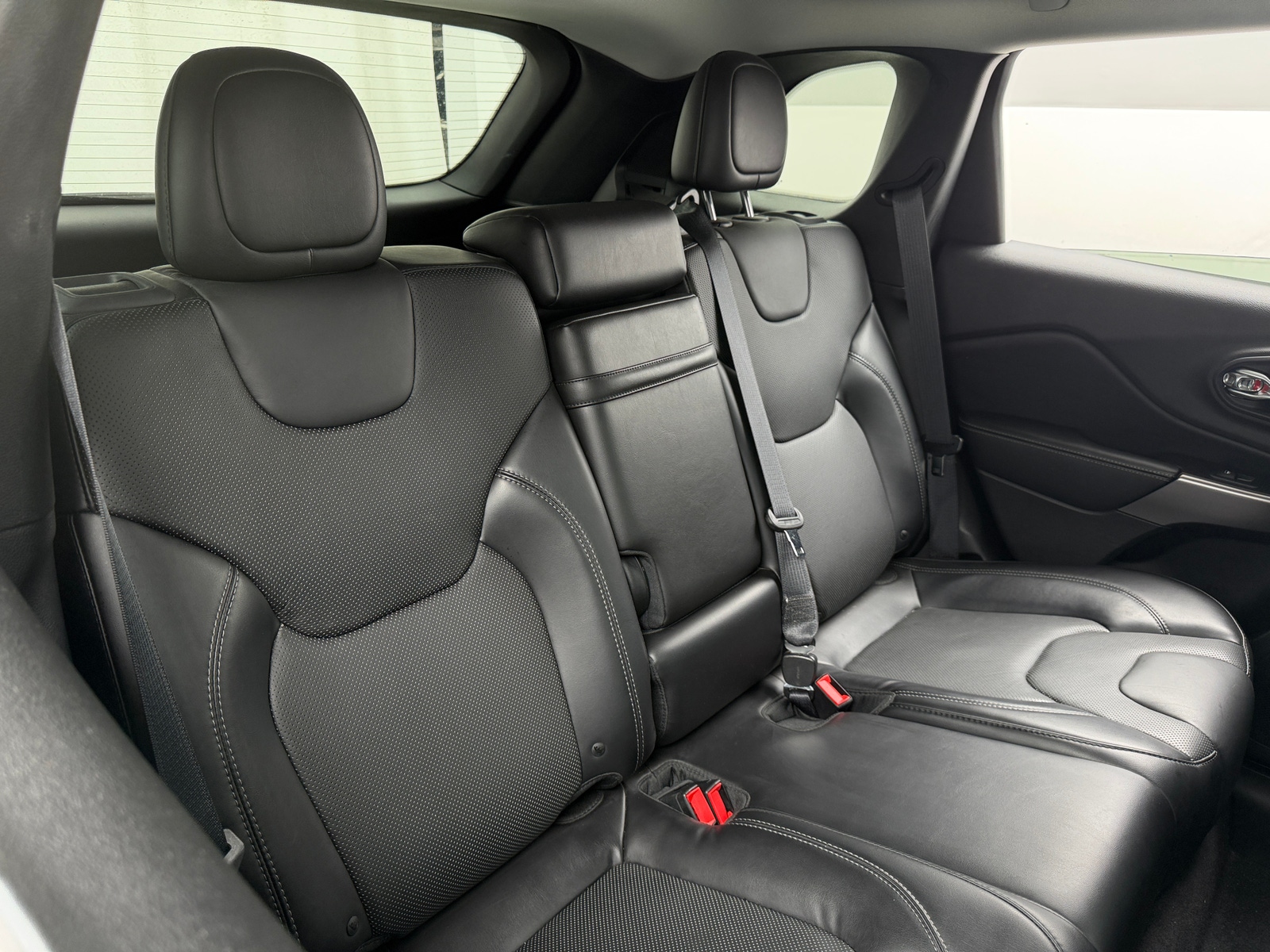 Thumbnail: 2019 Jeep Cherokee - 6
