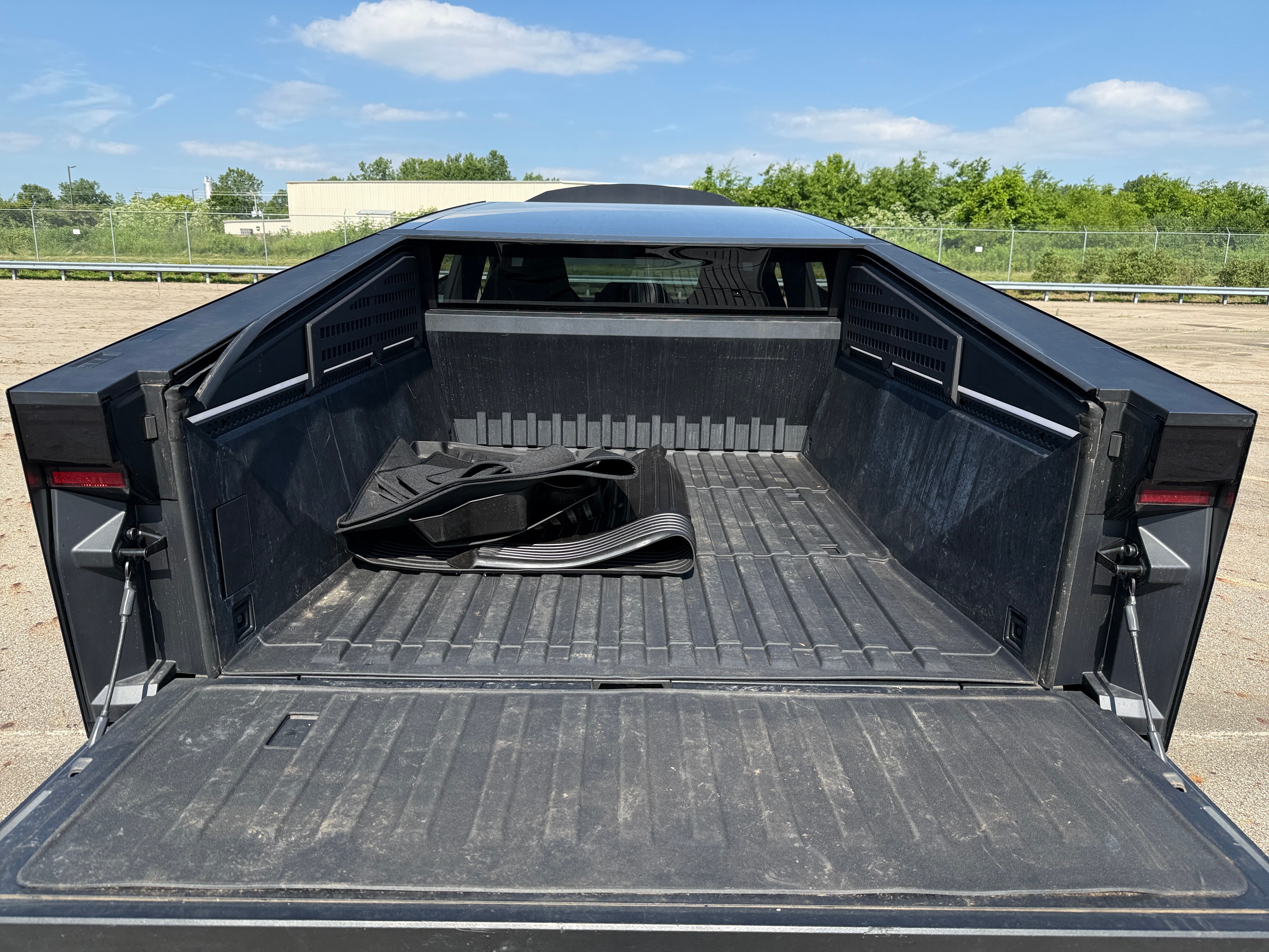 2025 Tesla Cybertruck