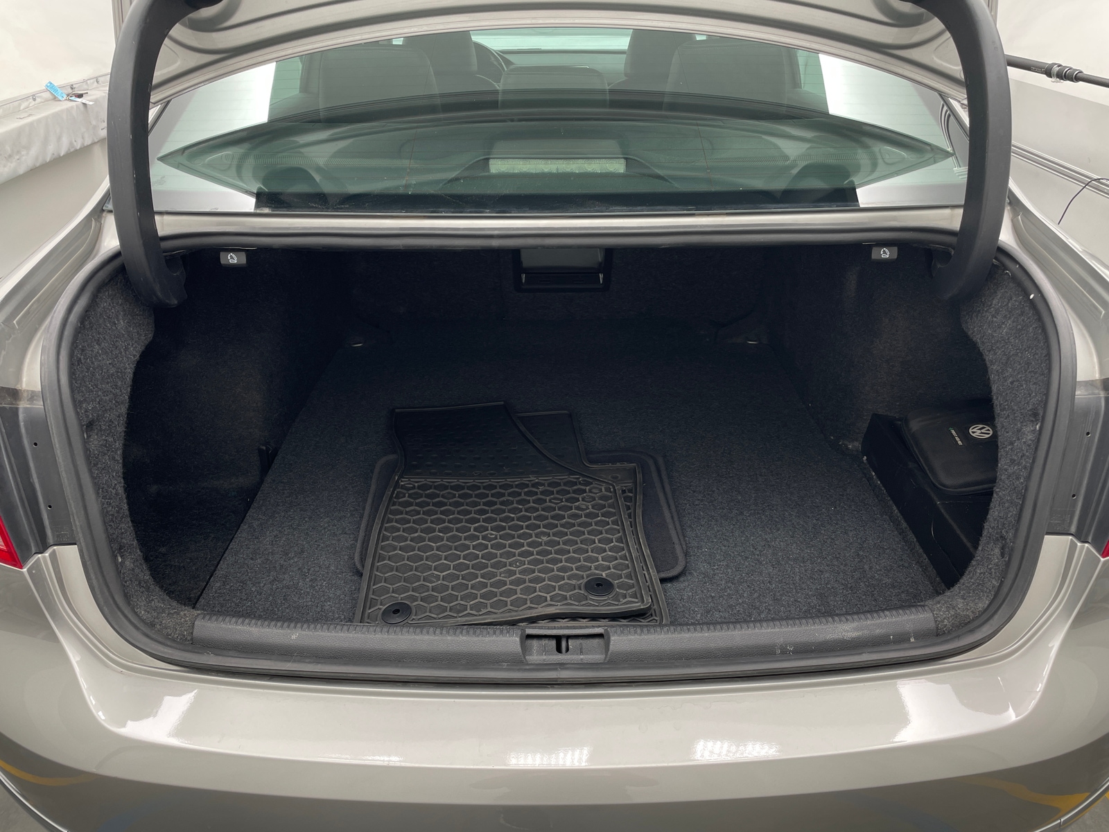 Thumbnail: 2014 Volkswagen Passat - 6