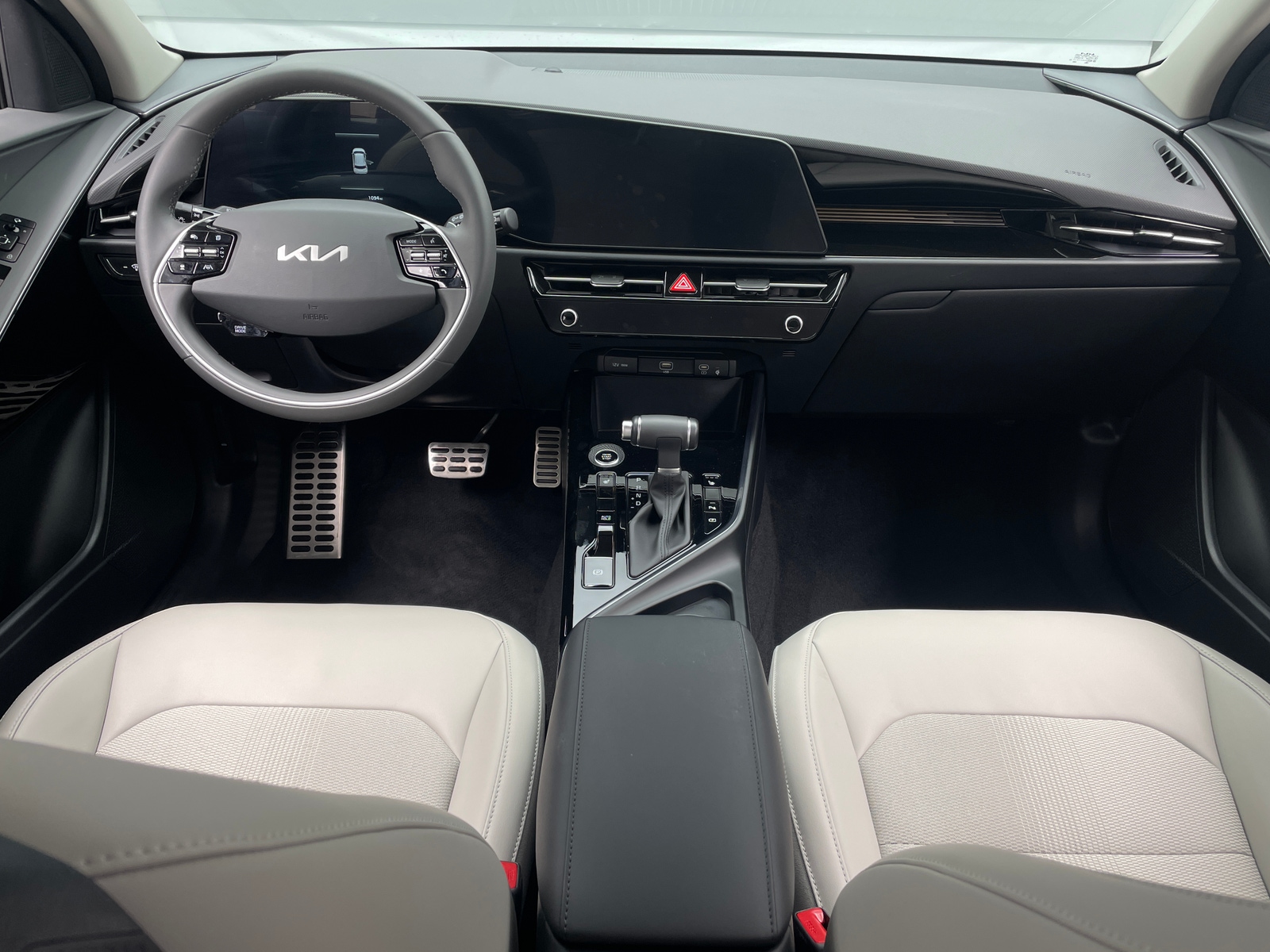 Thumbnail: 2024 Kia Niro - 3