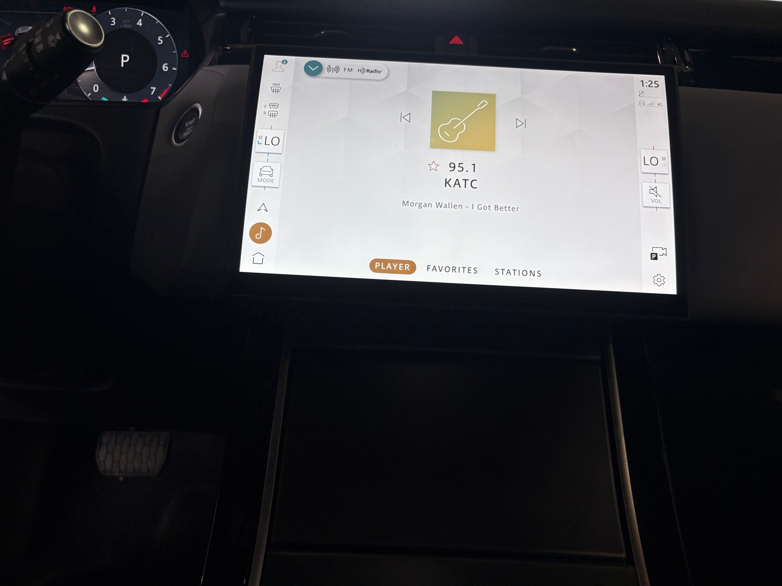 Thumbnail: 2026 Land Rover Range Rover Velar - 3