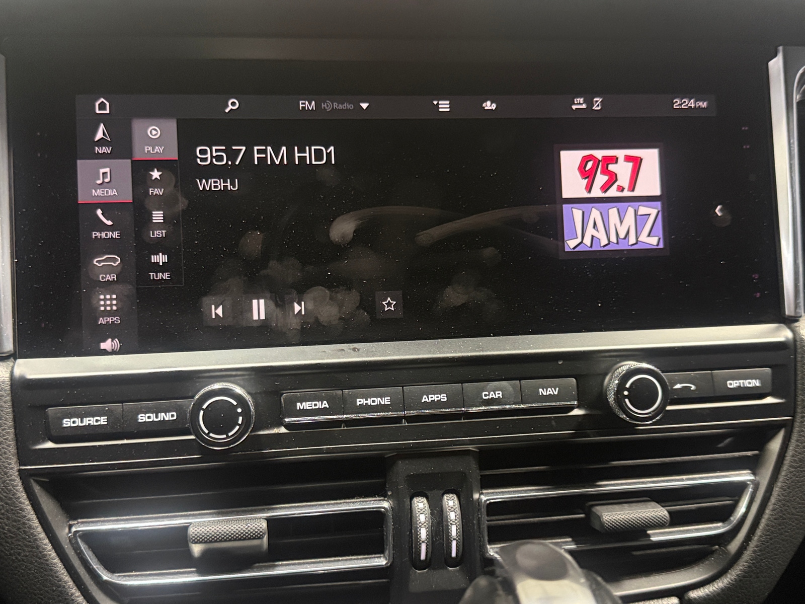 Thumbnail: 2020 Porsche Macan - 3