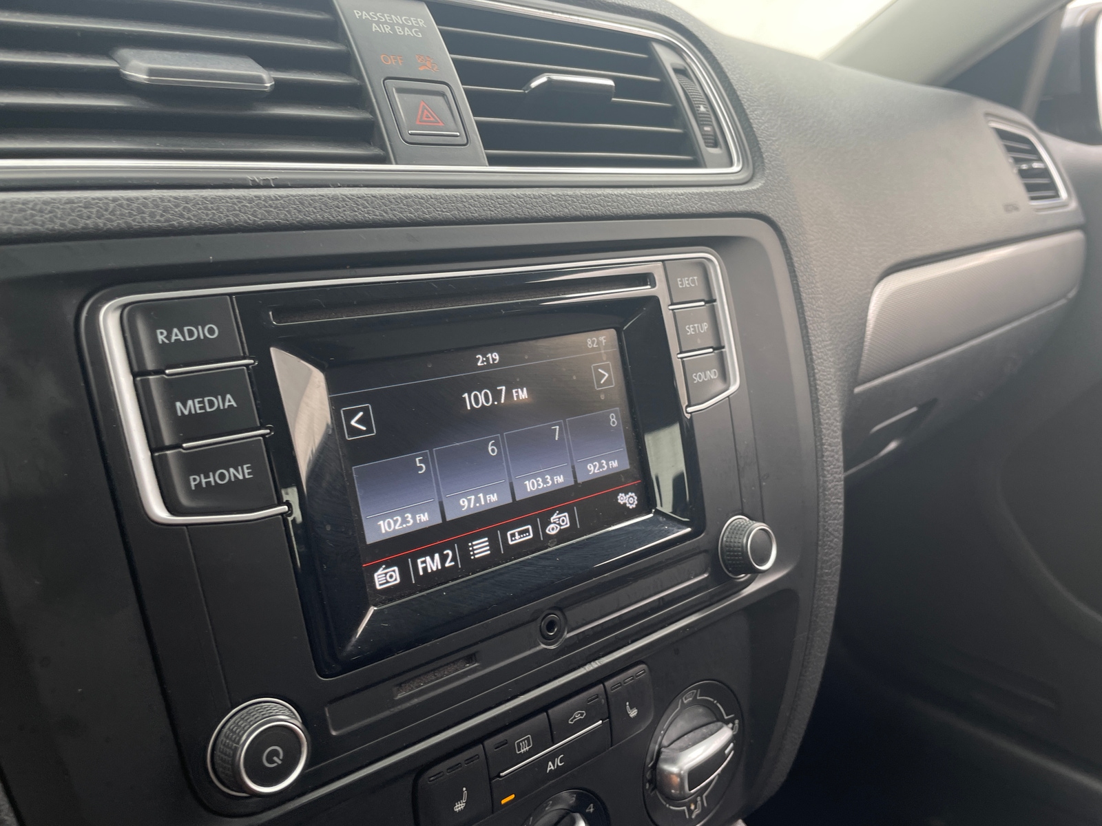 Thumbnail: 2017 Volkswagen Jetta - 4
