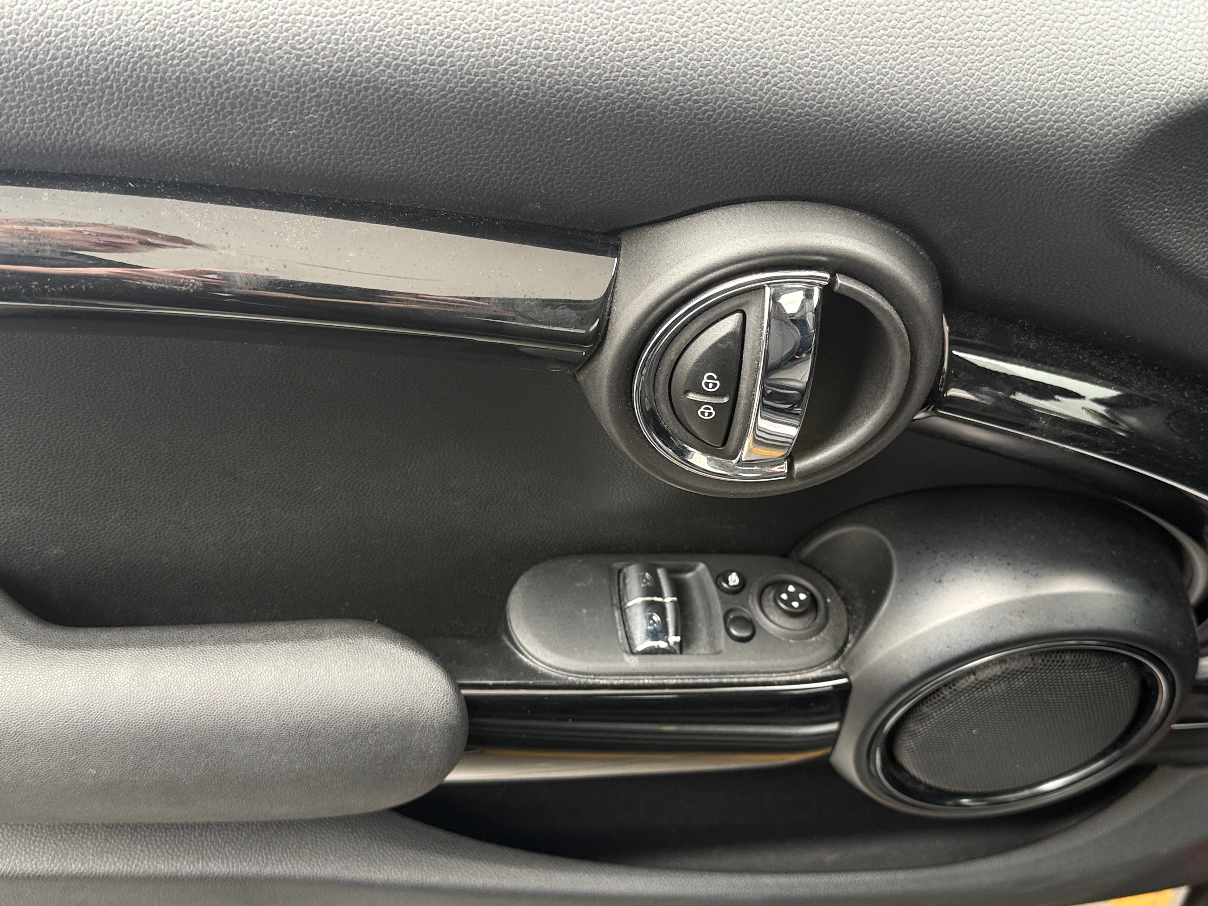 Used 2022 MINI Hardtop 2 Door SE with VIN WMW13DJ06N2R08625 for sale in Auburn, WA