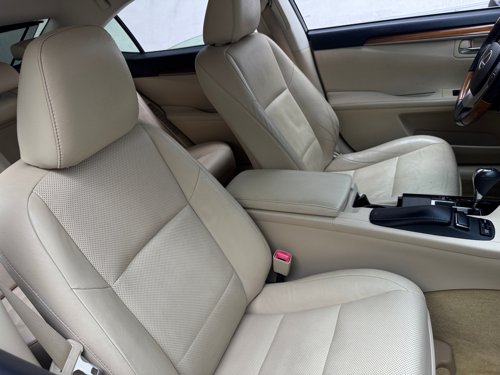 Thumbnail: 2013 Lexus ES - 2