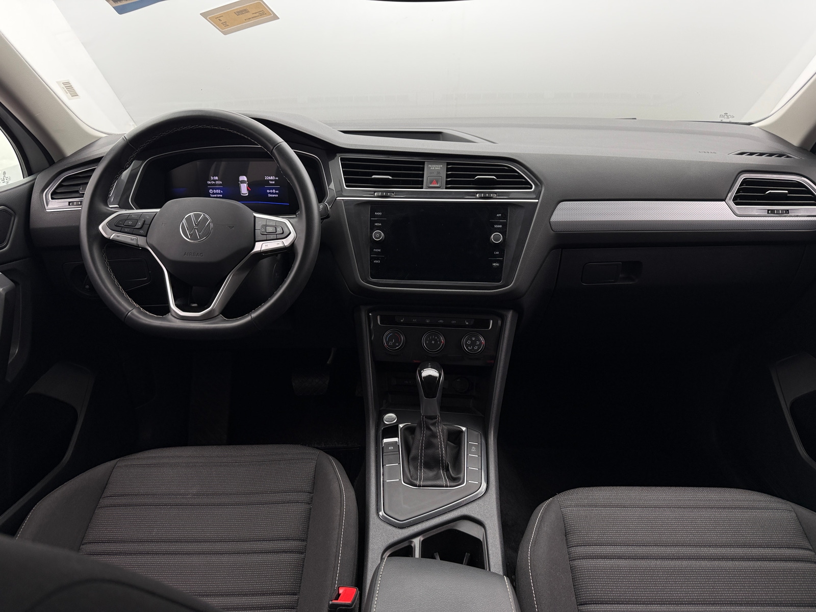 Thumbnail: 2024 Volkswagen Tiguan - 3