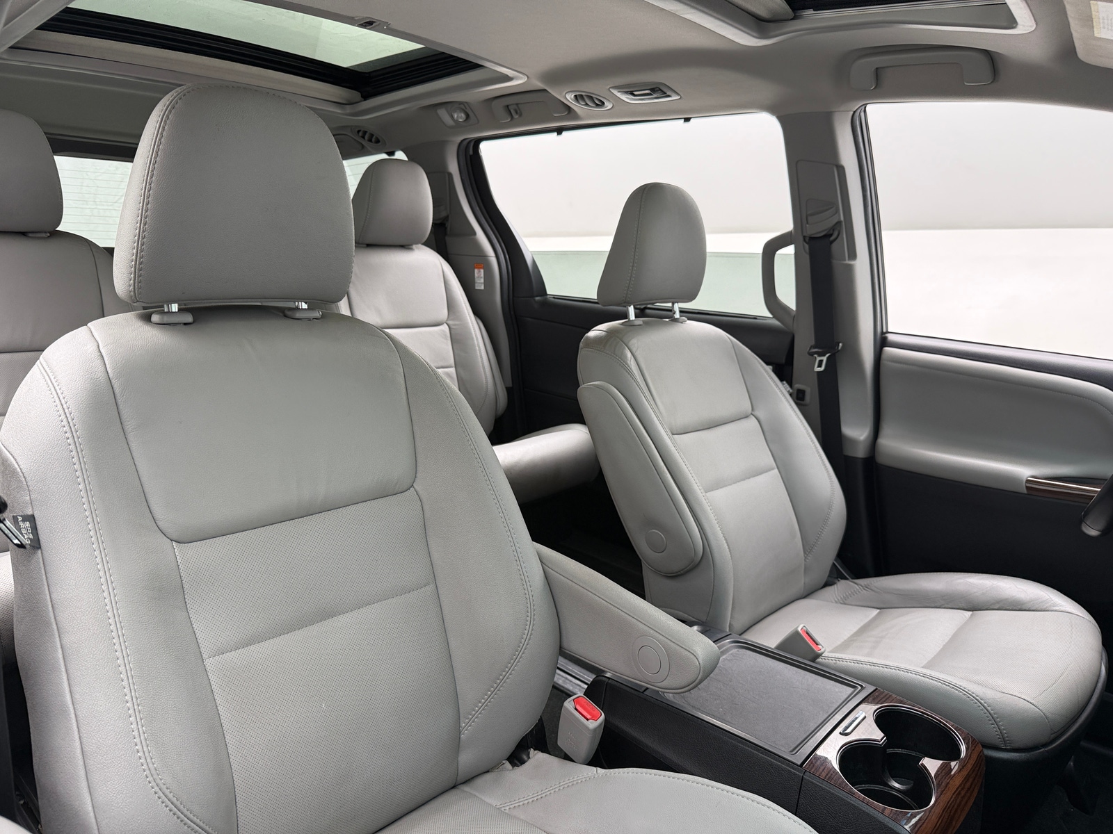 Thumbnail: 2017 Toyota Sienna - 2