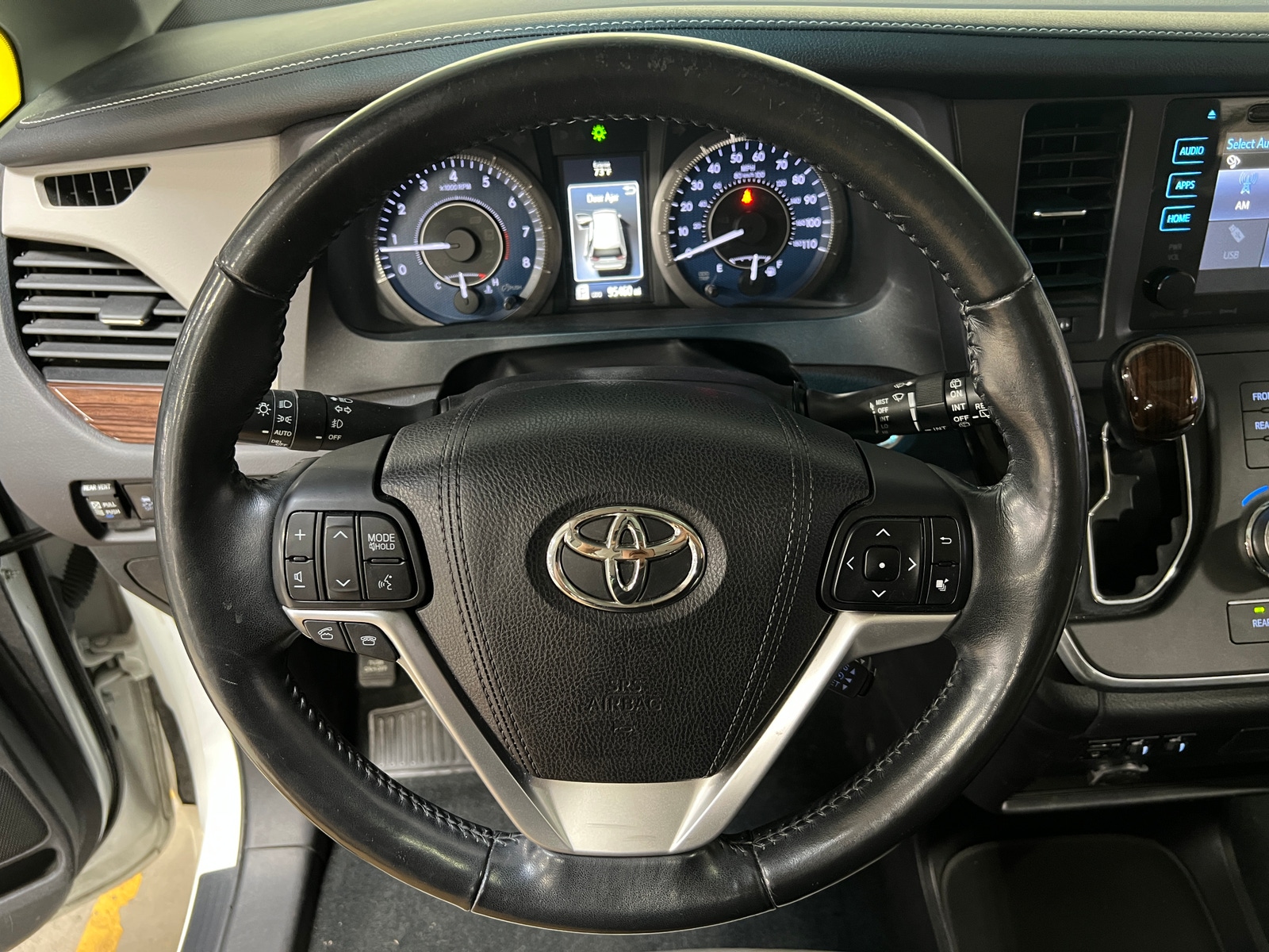 Thumbnail: 2017 Toyota Sienna - 5