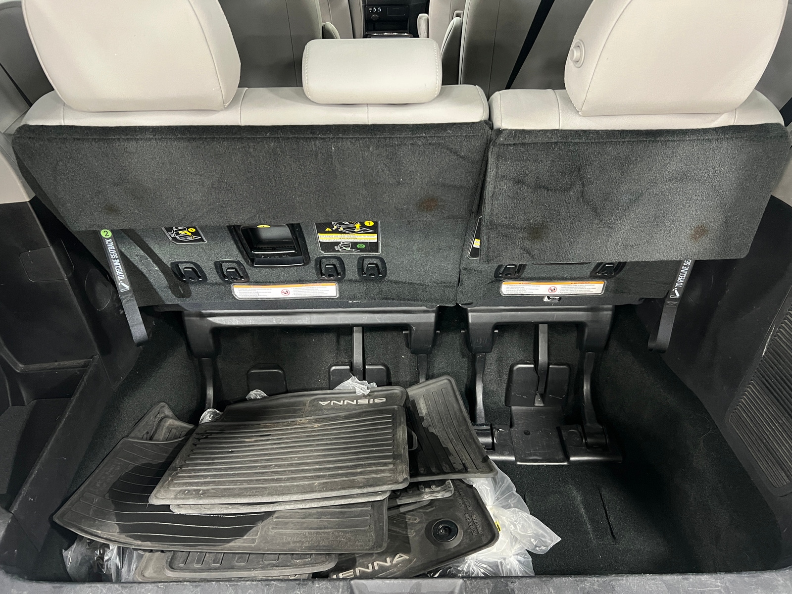 Thumbnail: 2017 Toyota Sienna - 7
