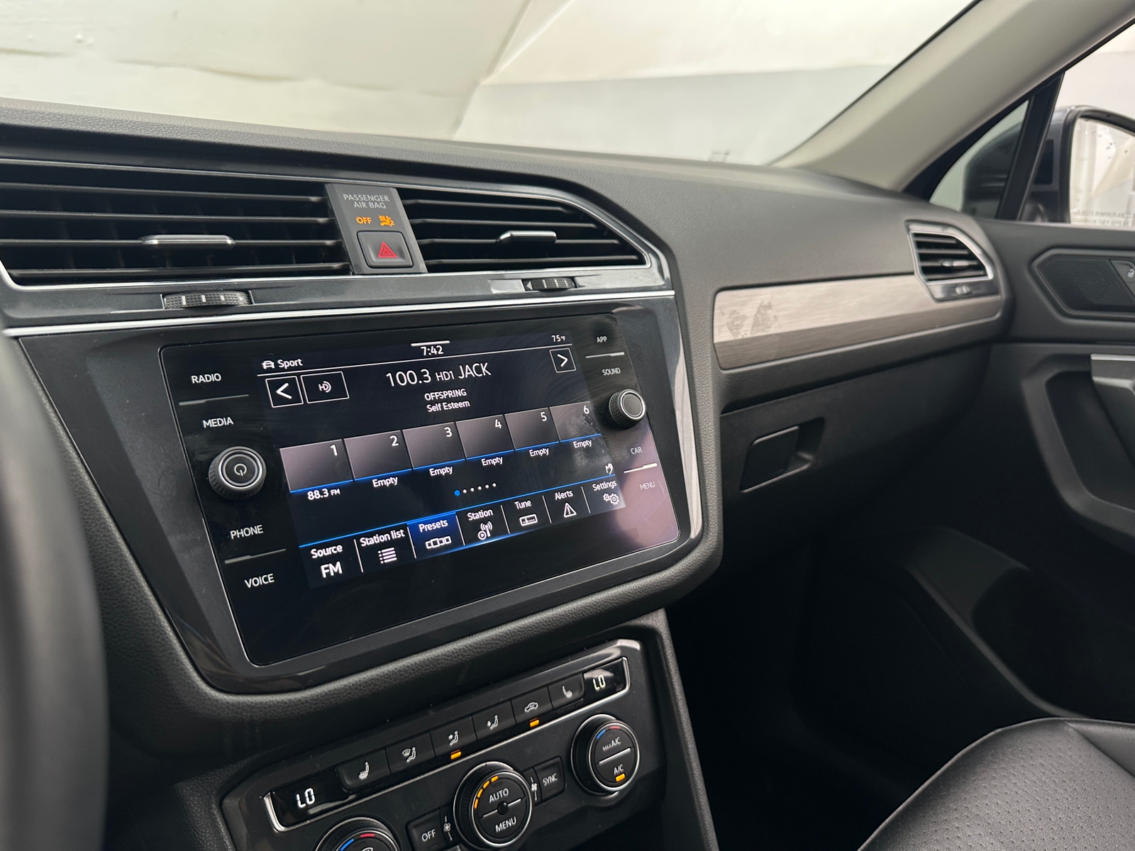 Thumbnail: 2021 Volkswagen Tiguan - 3