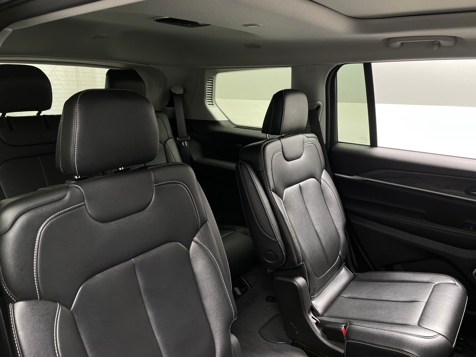 Thumbnail: 2023 Jeep Grand Cherokee L - 5