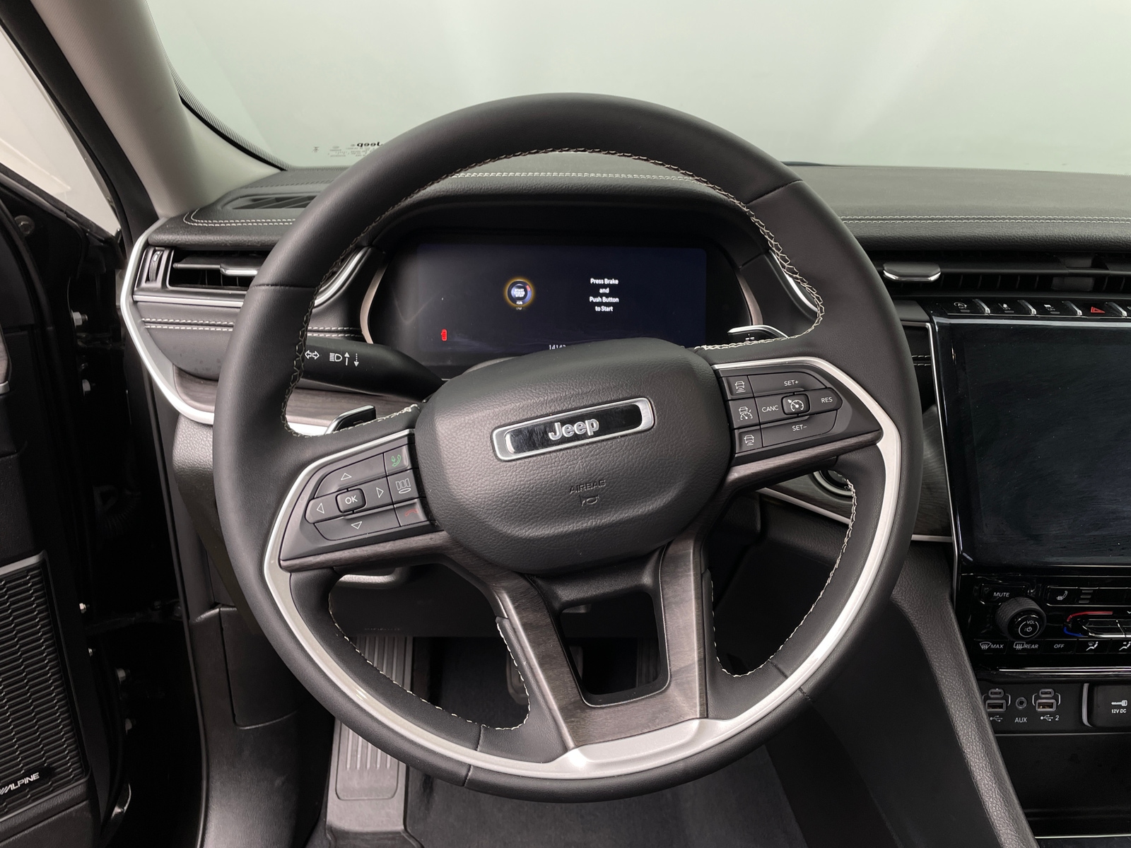 Thumbnail: 2023 Jeep Grand Cherokee L - 4