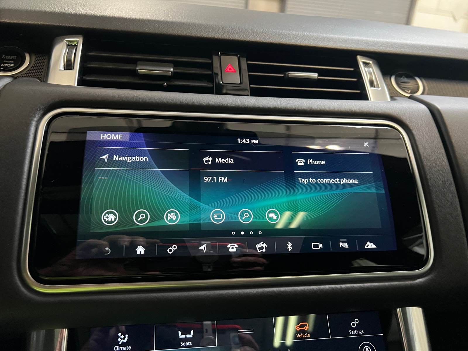 Thumbnail: 2020 Land Rover Range Rover Sport - 3