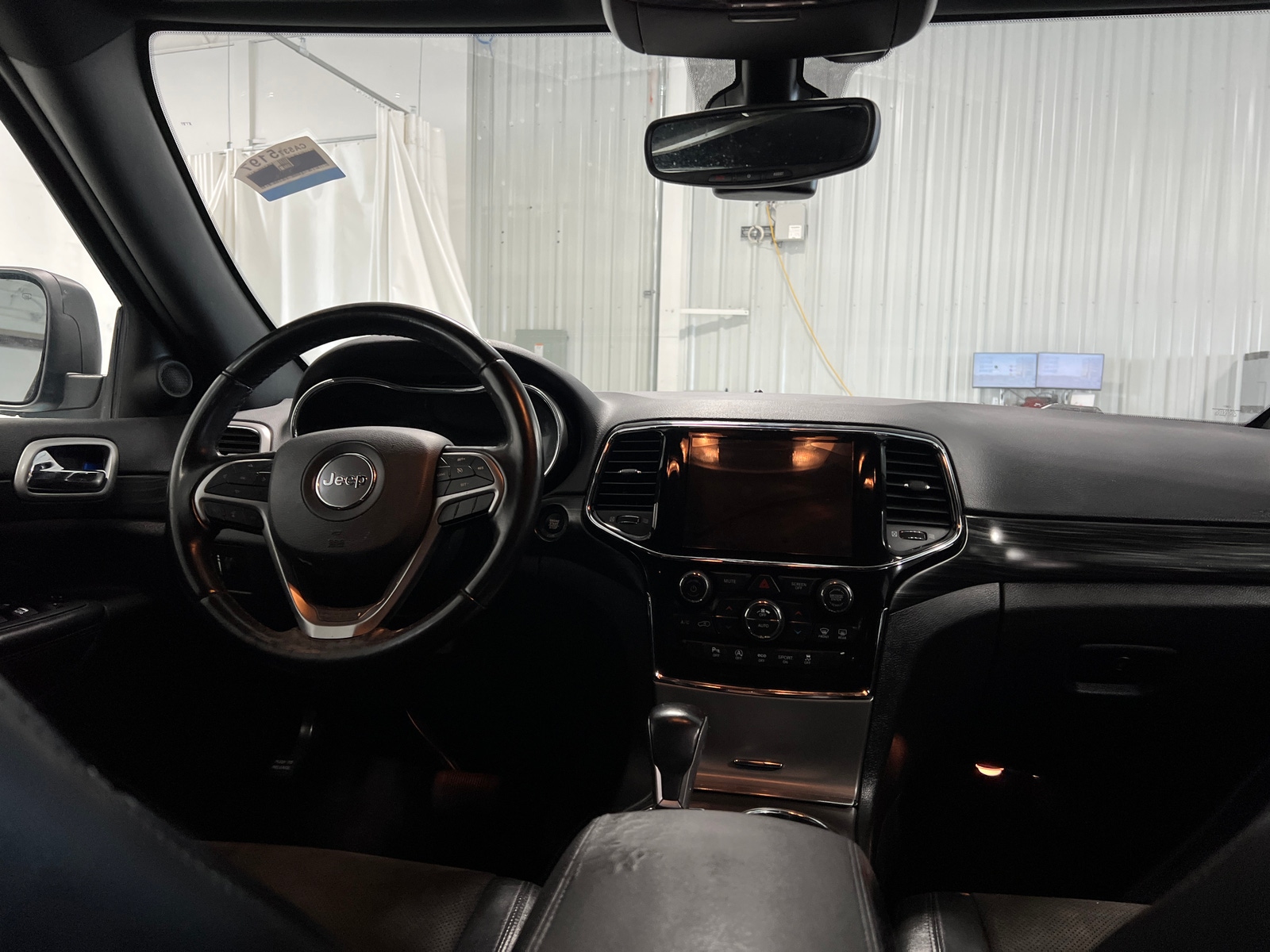 Thumbnail: 2020 Jeep Grand Cherokee - 3