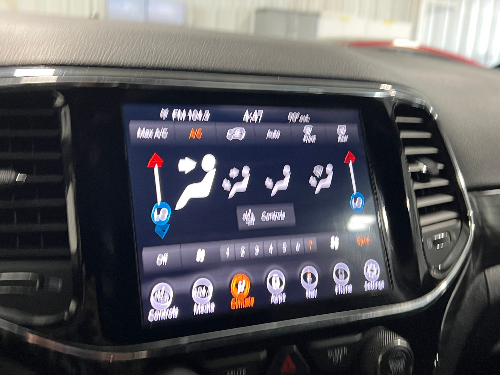 Thumbnail: 2020 Jeep Grand Cherokee - 4