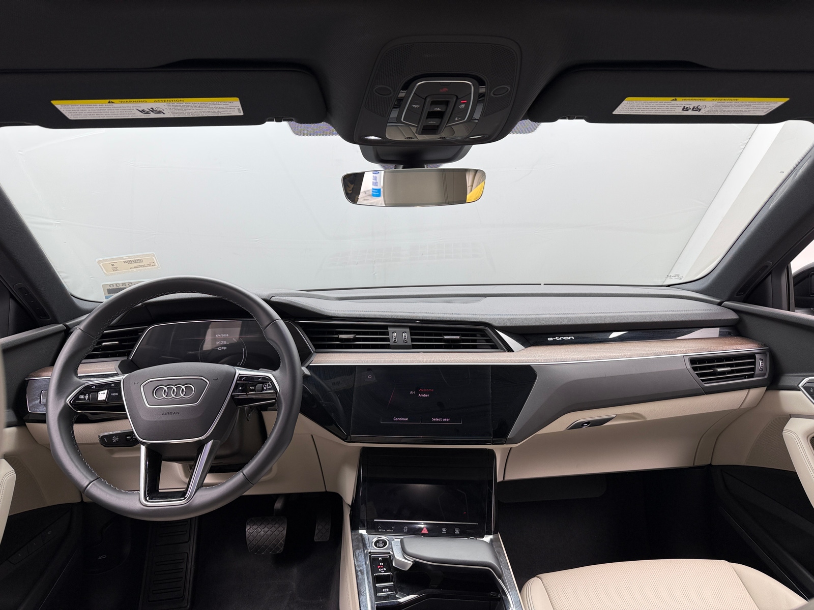 Thumbnail: 2023 Audi e-tron S - 2