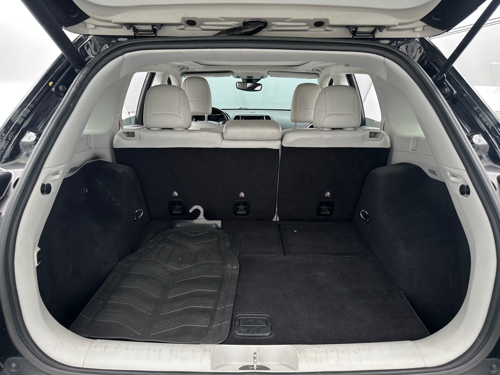 Thumbnail: 2019 Jeep Cherokee - 6