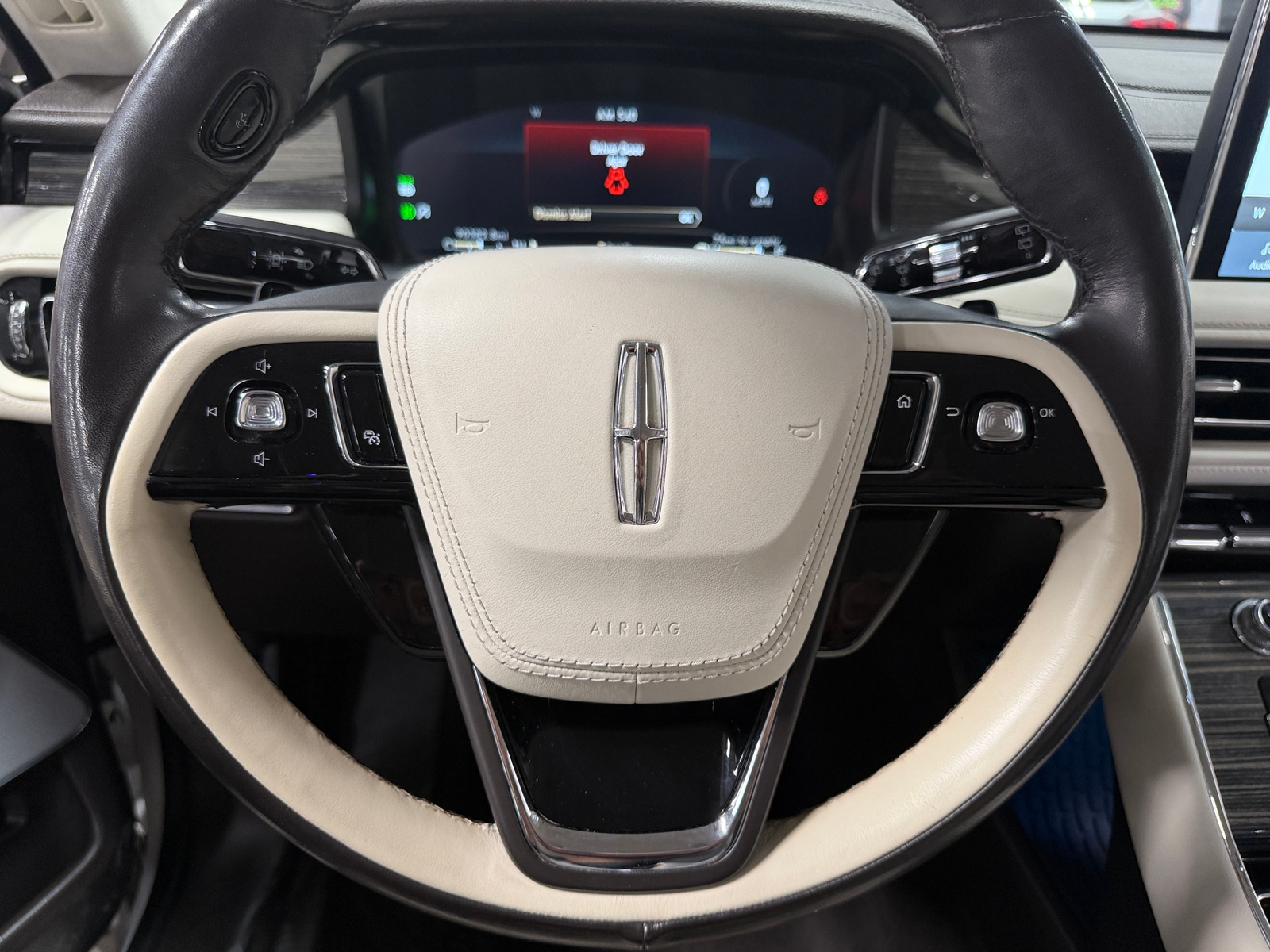 Thumbnail: 2021 Lincoln Aviator - 4