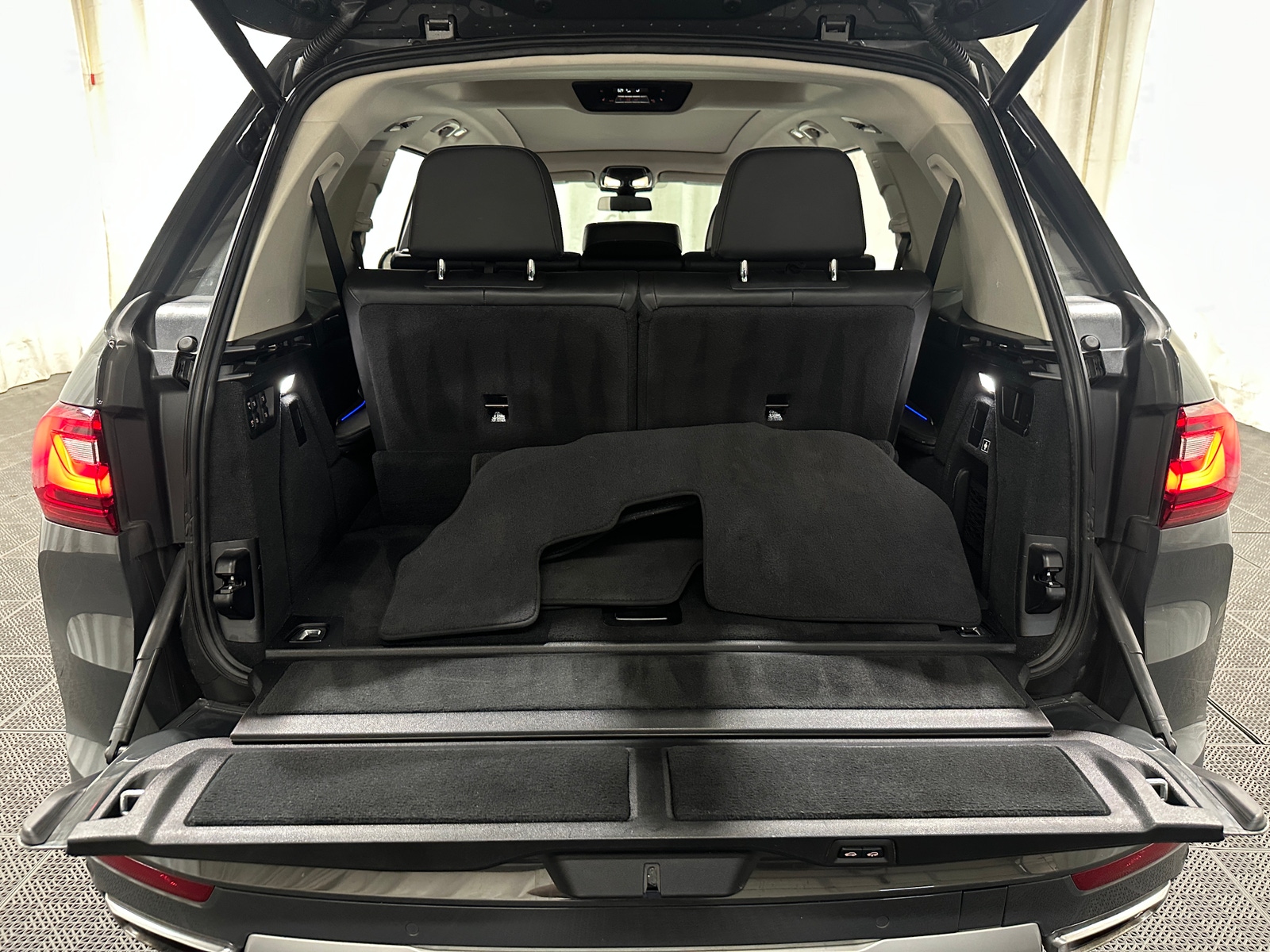 Thumbnail: 2021 BMW X7 - 6