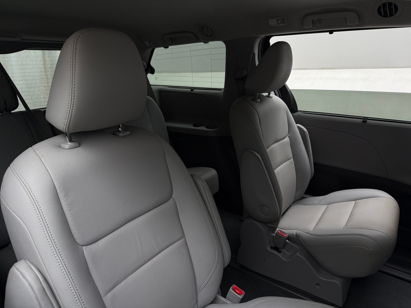 Thumbnail: 2020 Toyota Sienna - 5