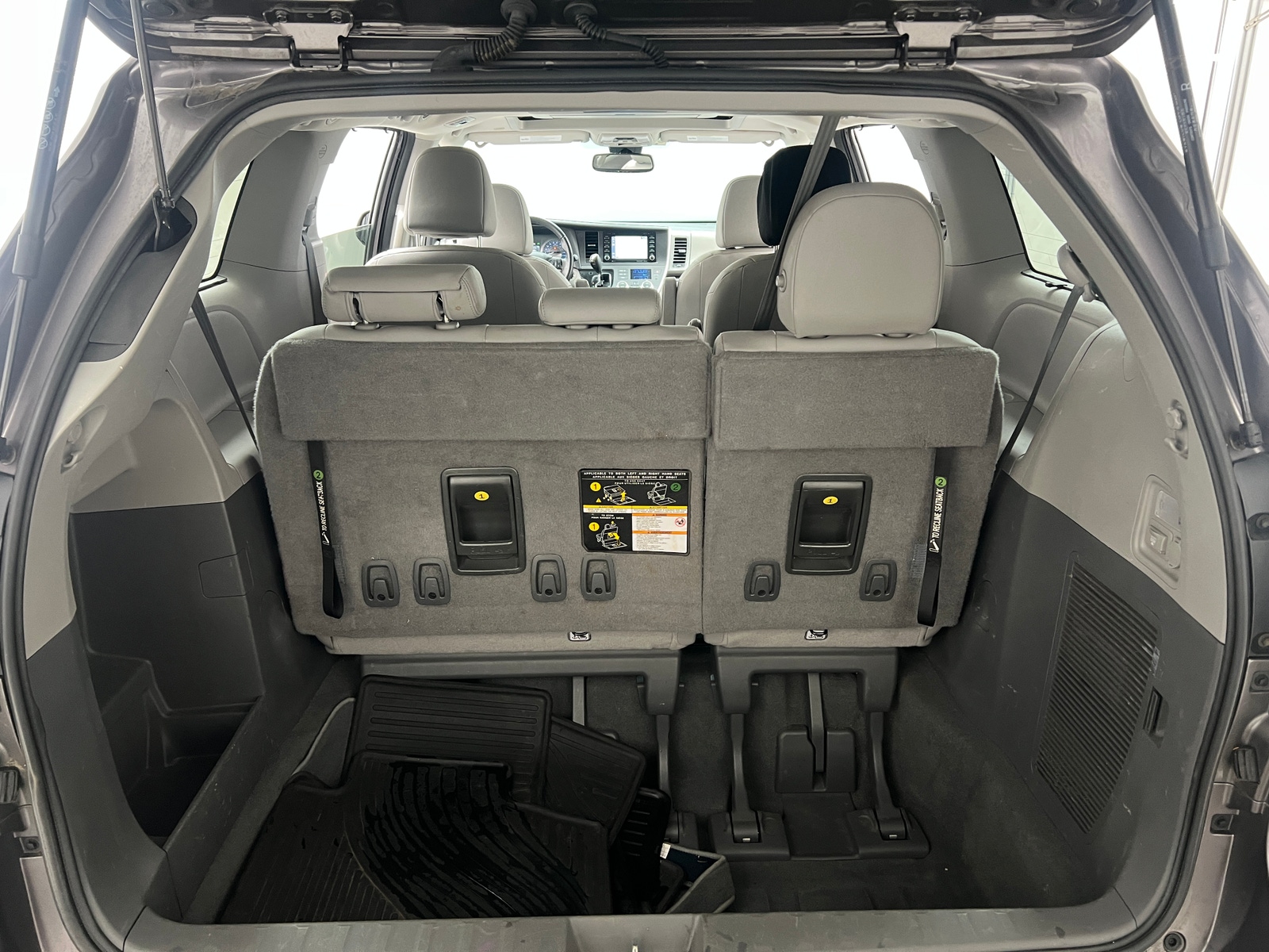 Thumbnail: 2020 Toyota Sienna - 6