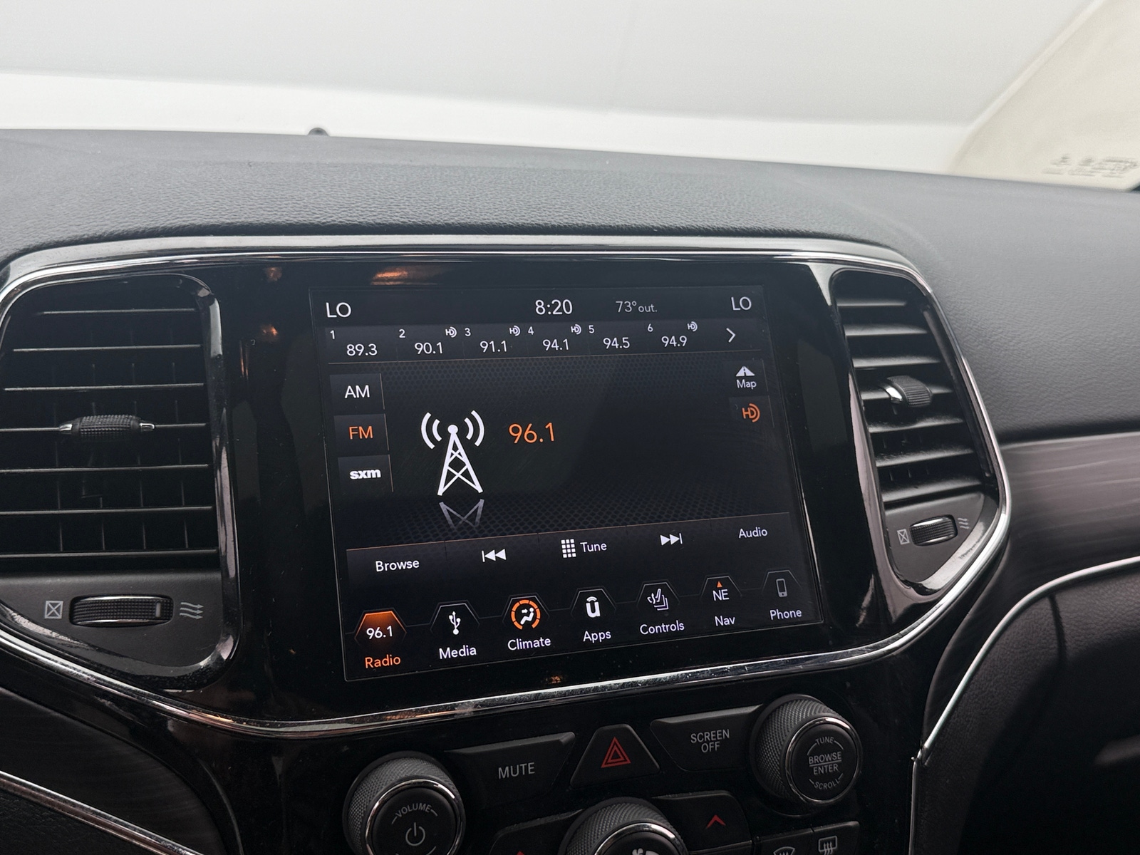 Thumbnail: 2019 Jeep Grand Cherokee - 3
