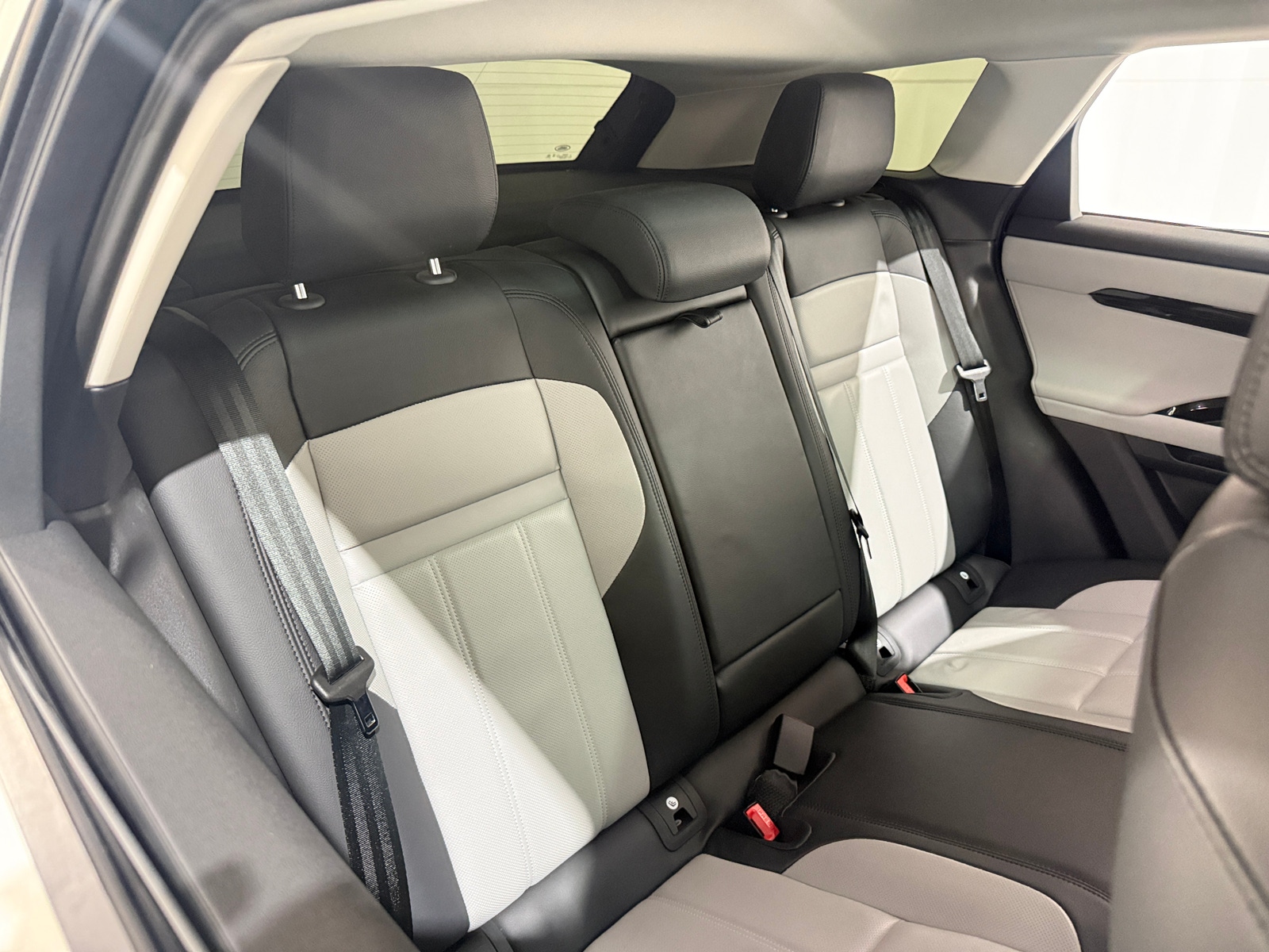 Thumbnail: 2025 Land Rover Range Rover Evoque - 5