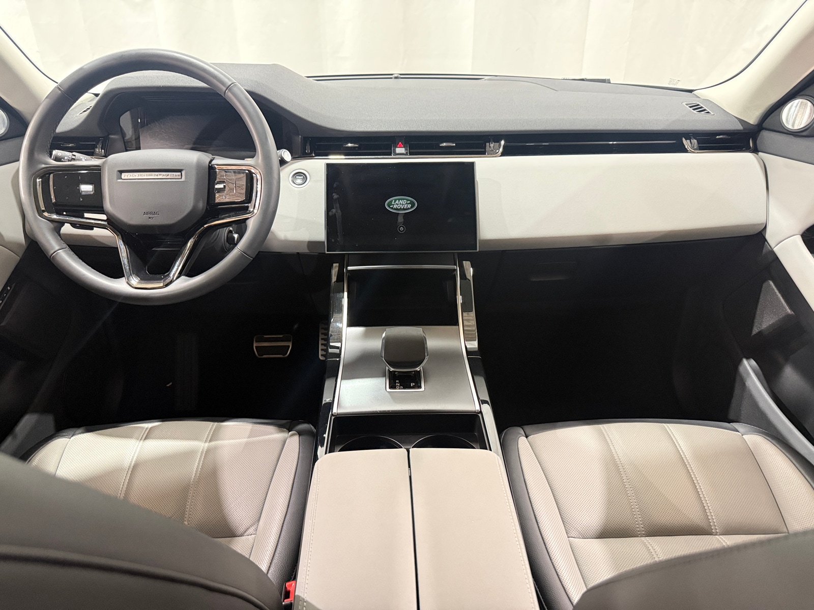 Thumbnail: 2025 Land Rover Range Rover Evoque - 2
