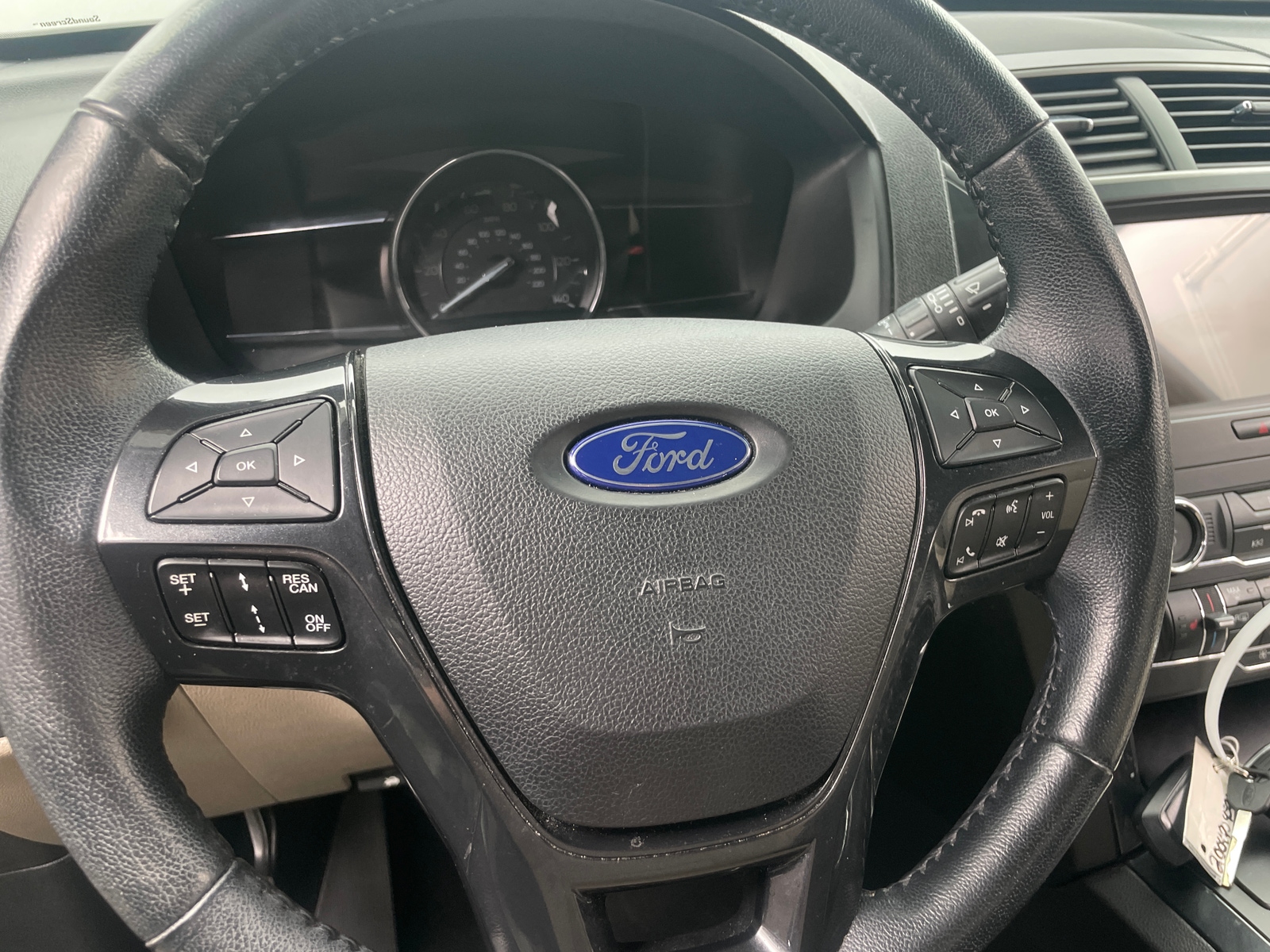 Thumbnail: 2019 Ford Explorer - 5