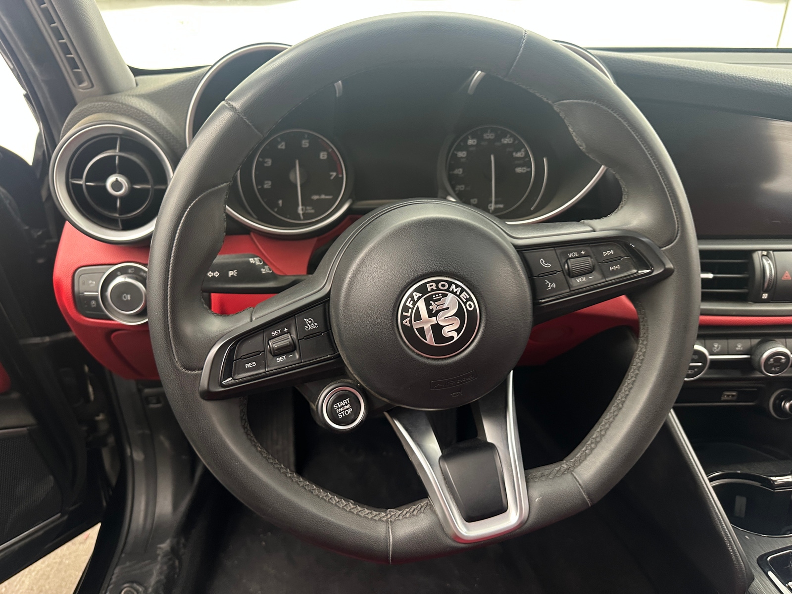 Thumbnail: 2021 Alfa Romeo Giulia - 4
