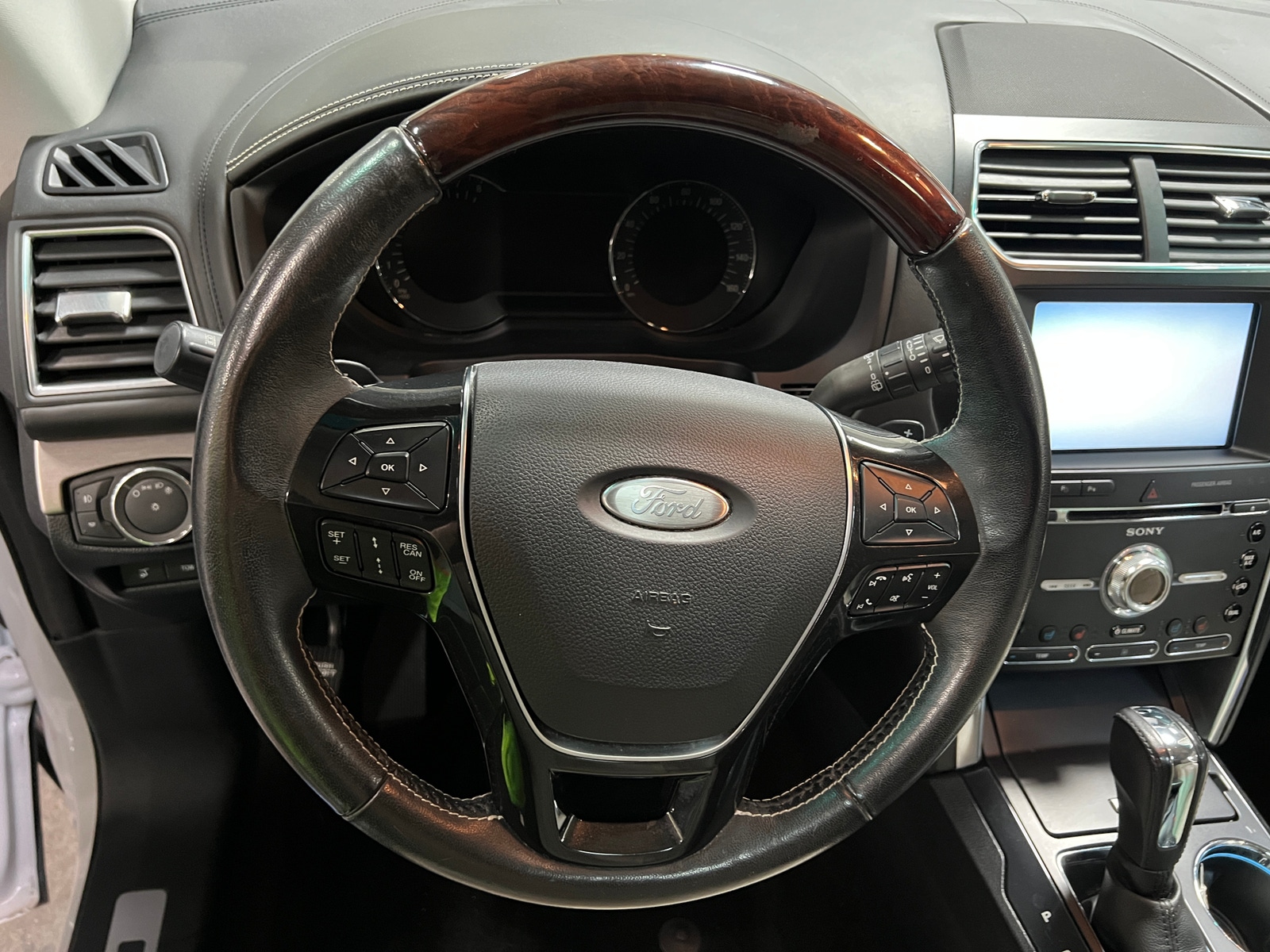Thumbnail: 2016 Ford Explorer - 4