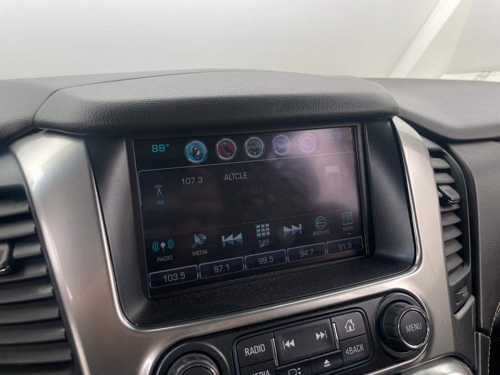 Thumbnail: 2016 Chevrolet Tahoe - 3