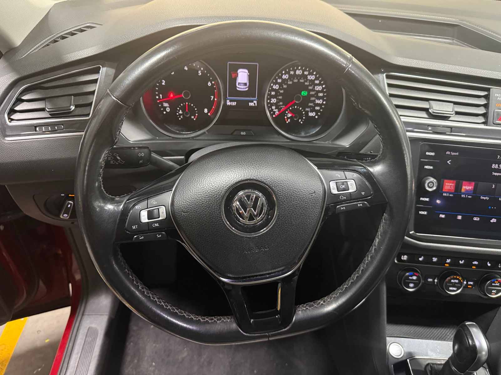 Thumbnail: 2018 Volkswagen Tiguan - 4