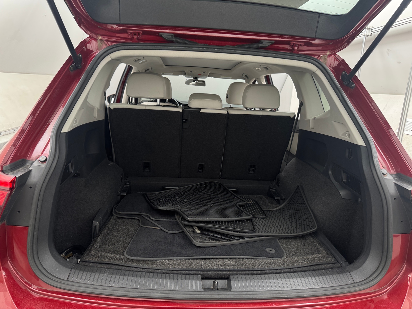 Thumbnail: 2018 Volkswagen Tiguan - 6