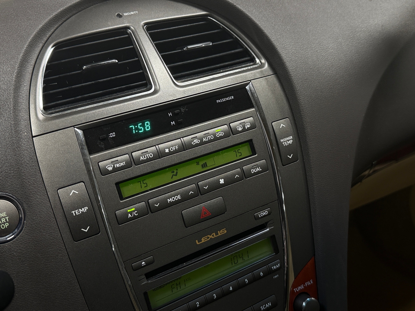 Thumbnail: 2010 Lexus ES - 3